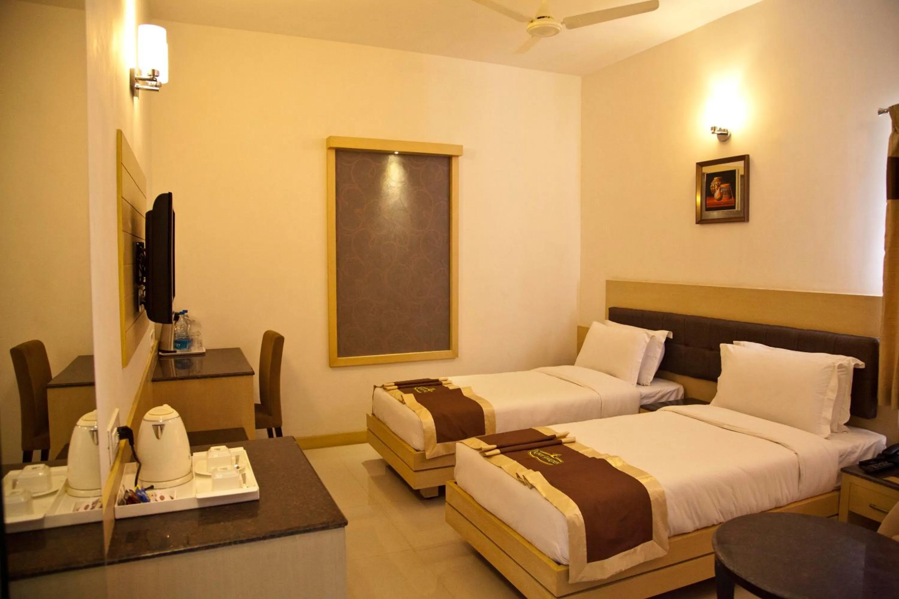 Coffee/tea facilities, Bed in Hotel Prince Gardens