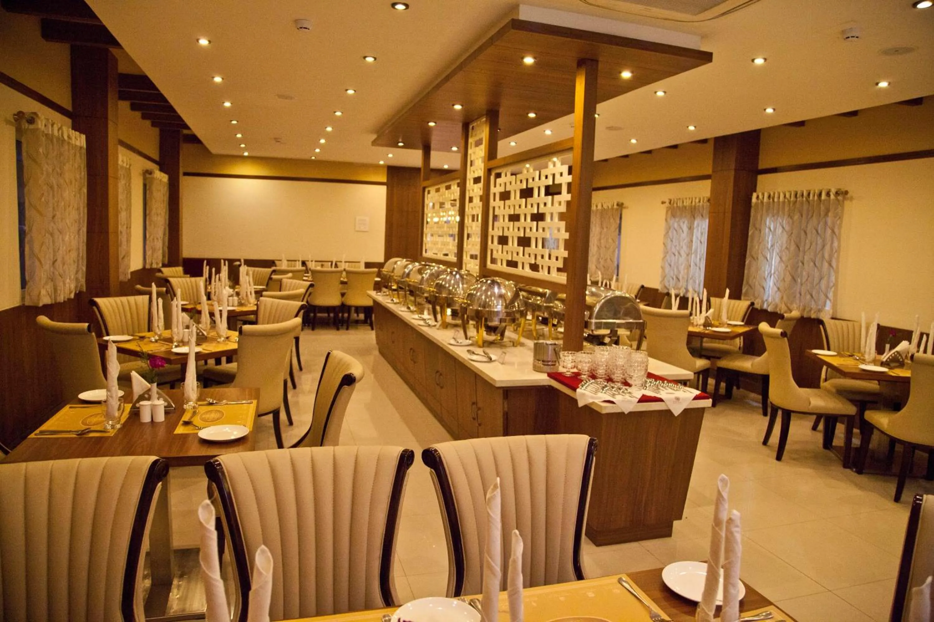 Restaurant/places to eat in Hotel Prince Gardens