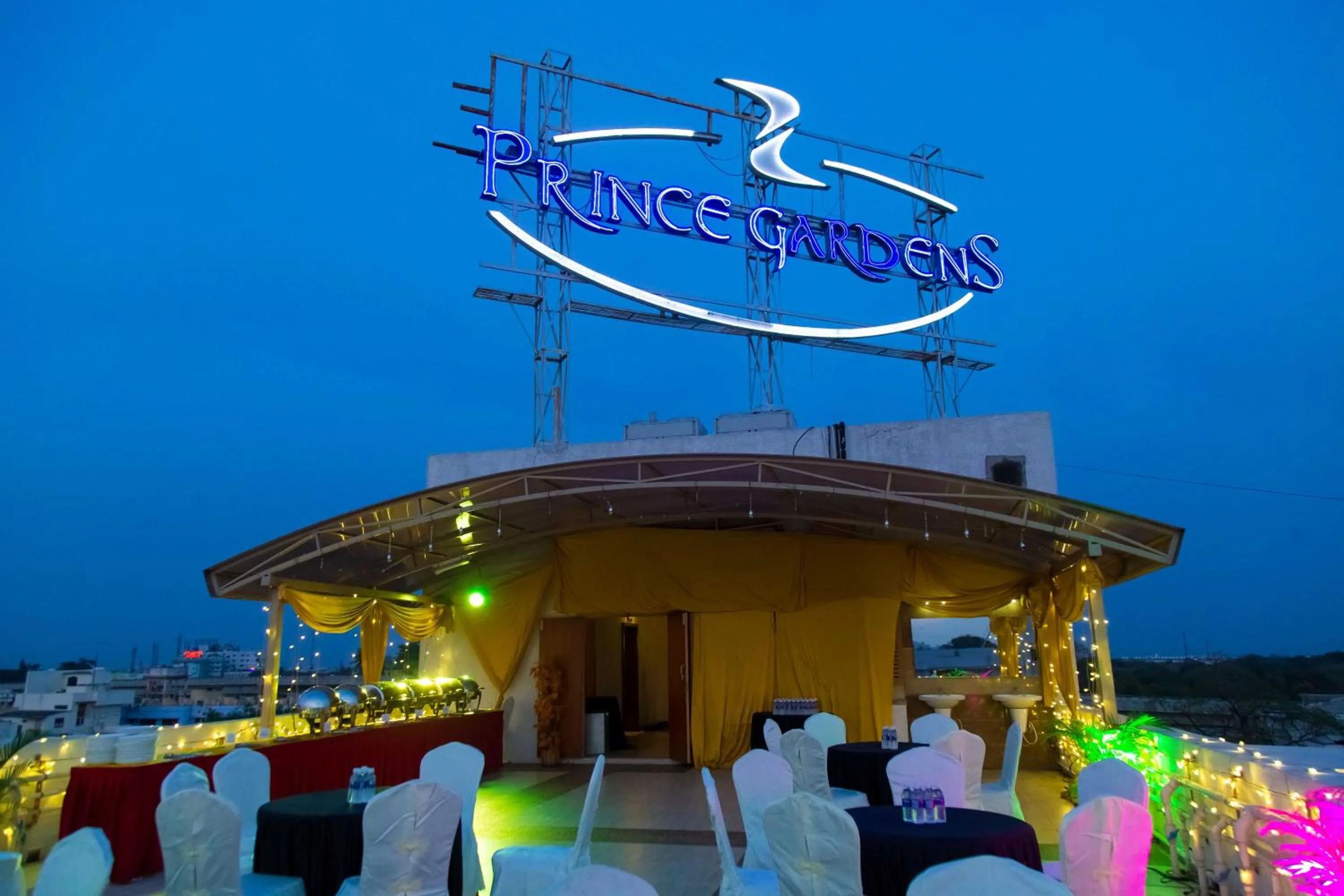 Night in Hotel Prince Gardens