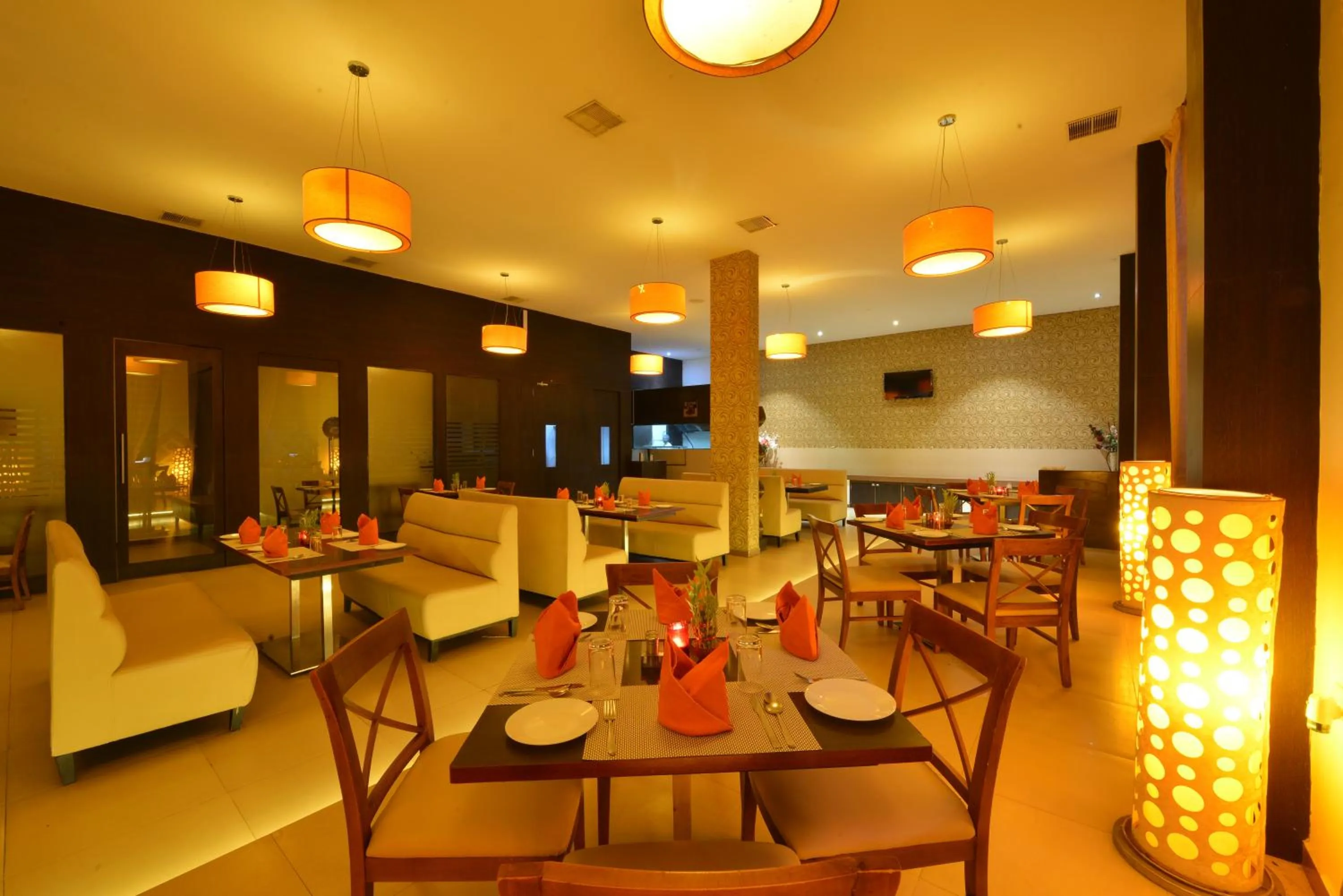 Restaurant/places to eat in SRM Hotel