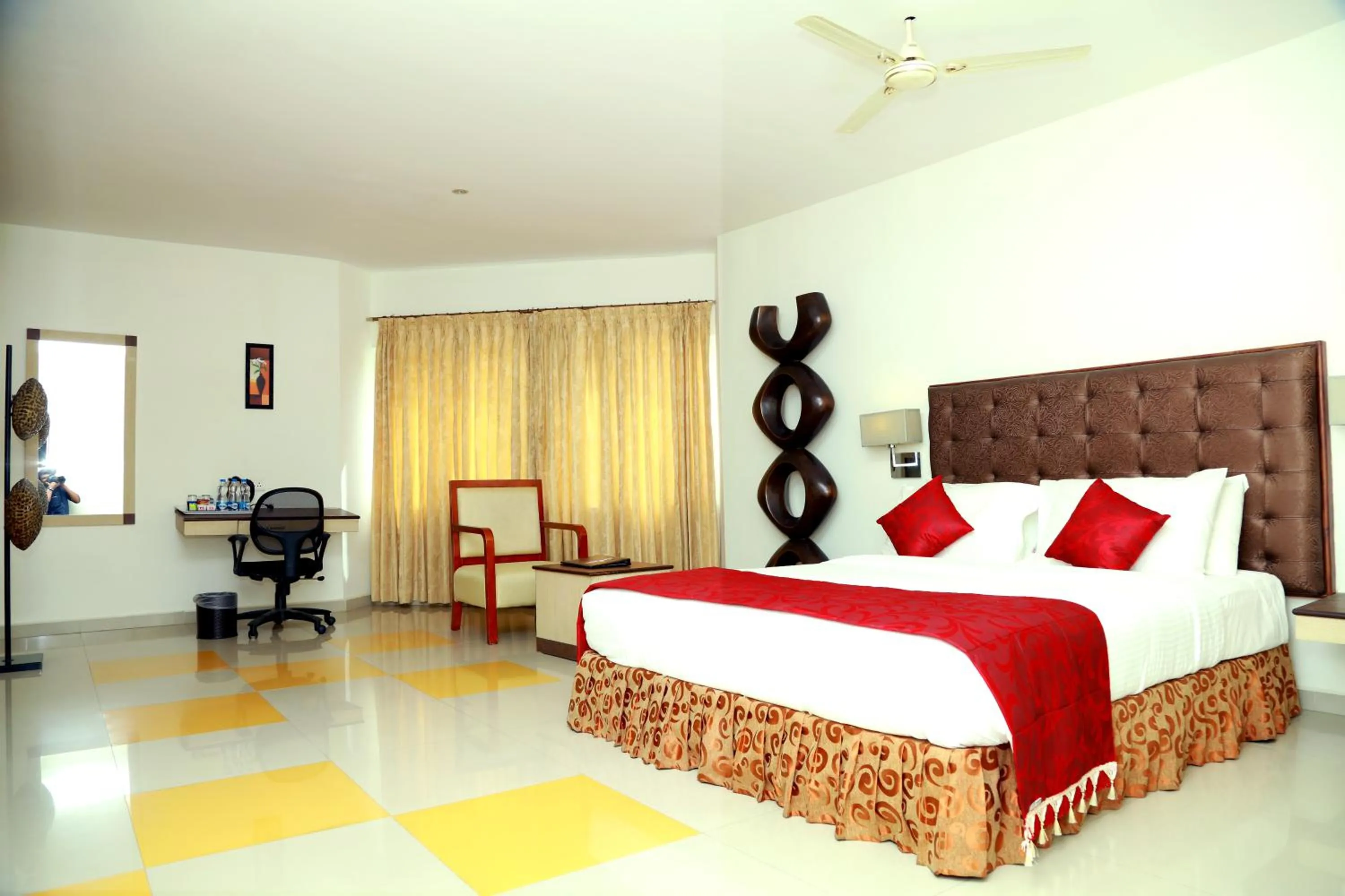 Bedroom, Bed in SRM Hotel