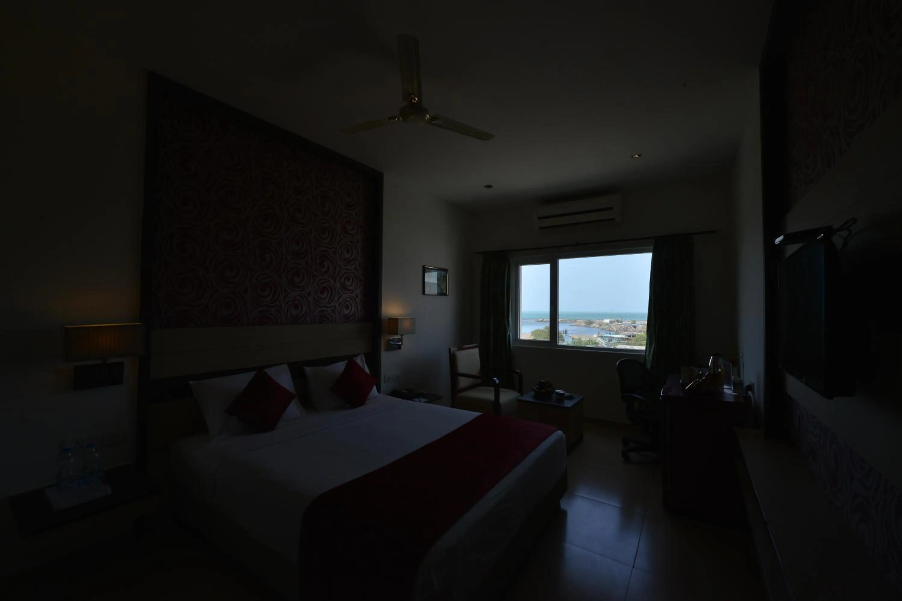 Beach, Bed in SRM Hotel