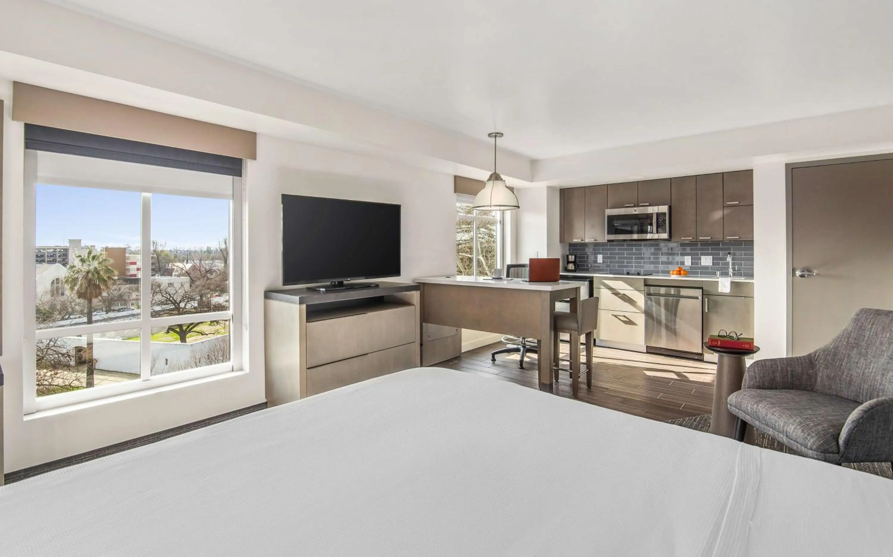 View (from property/room), Bed in Hyatt House Sacramento-Midtown