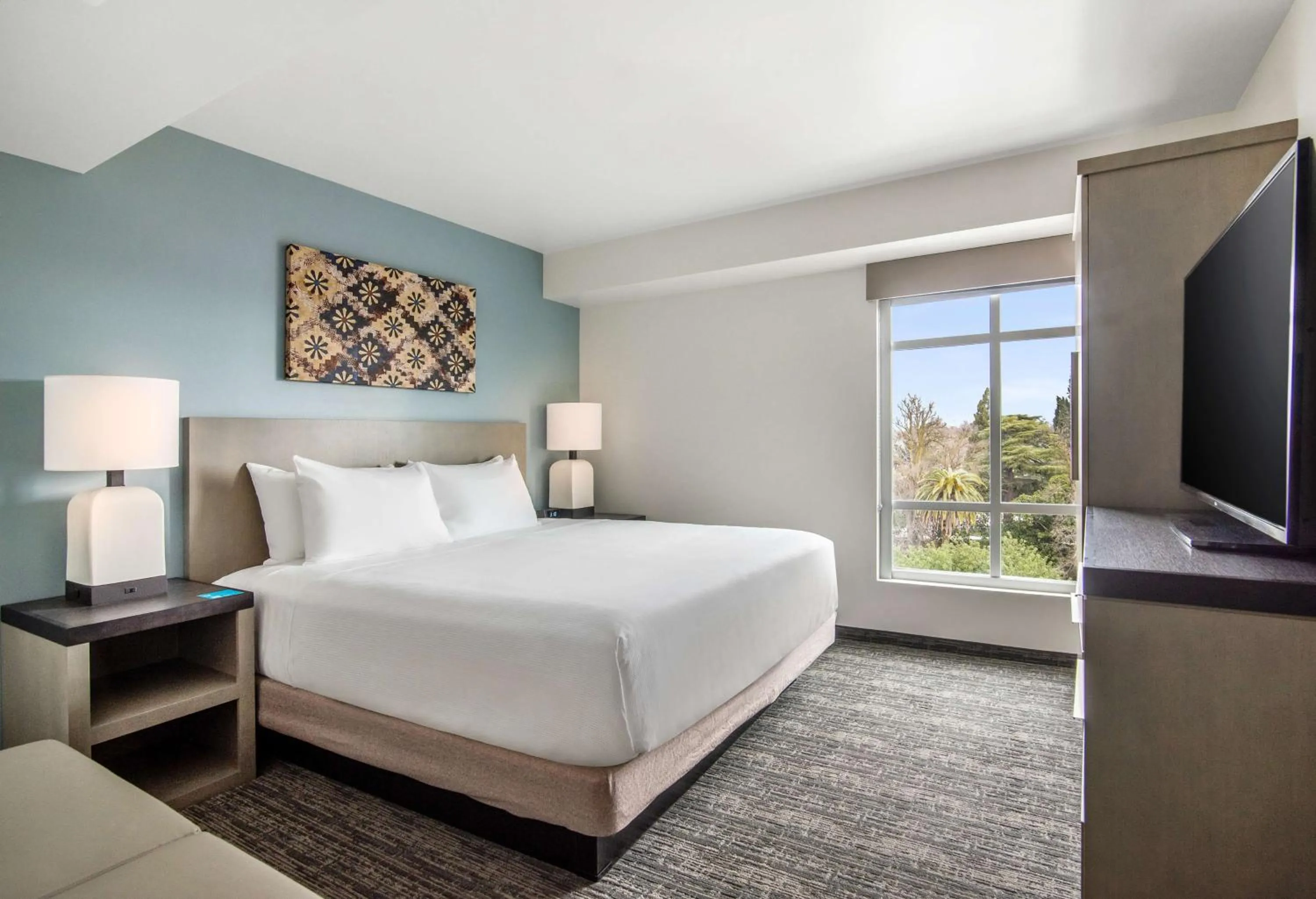 Photo of the whole room, Bed in Hyatt House Sacramento-Midtown