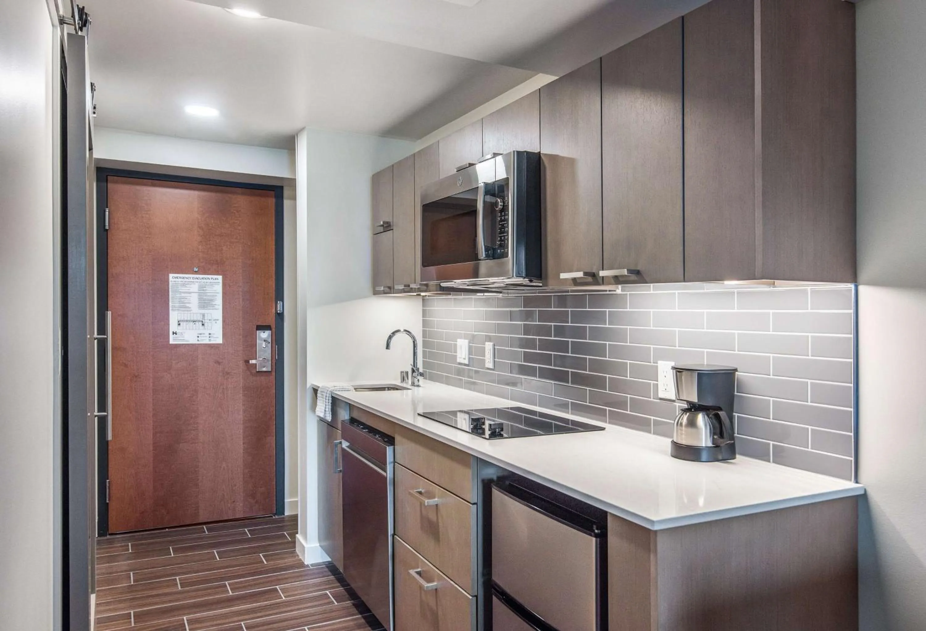 Kitchen or kitchenette in Hyatt House Sacramento-Midtown
