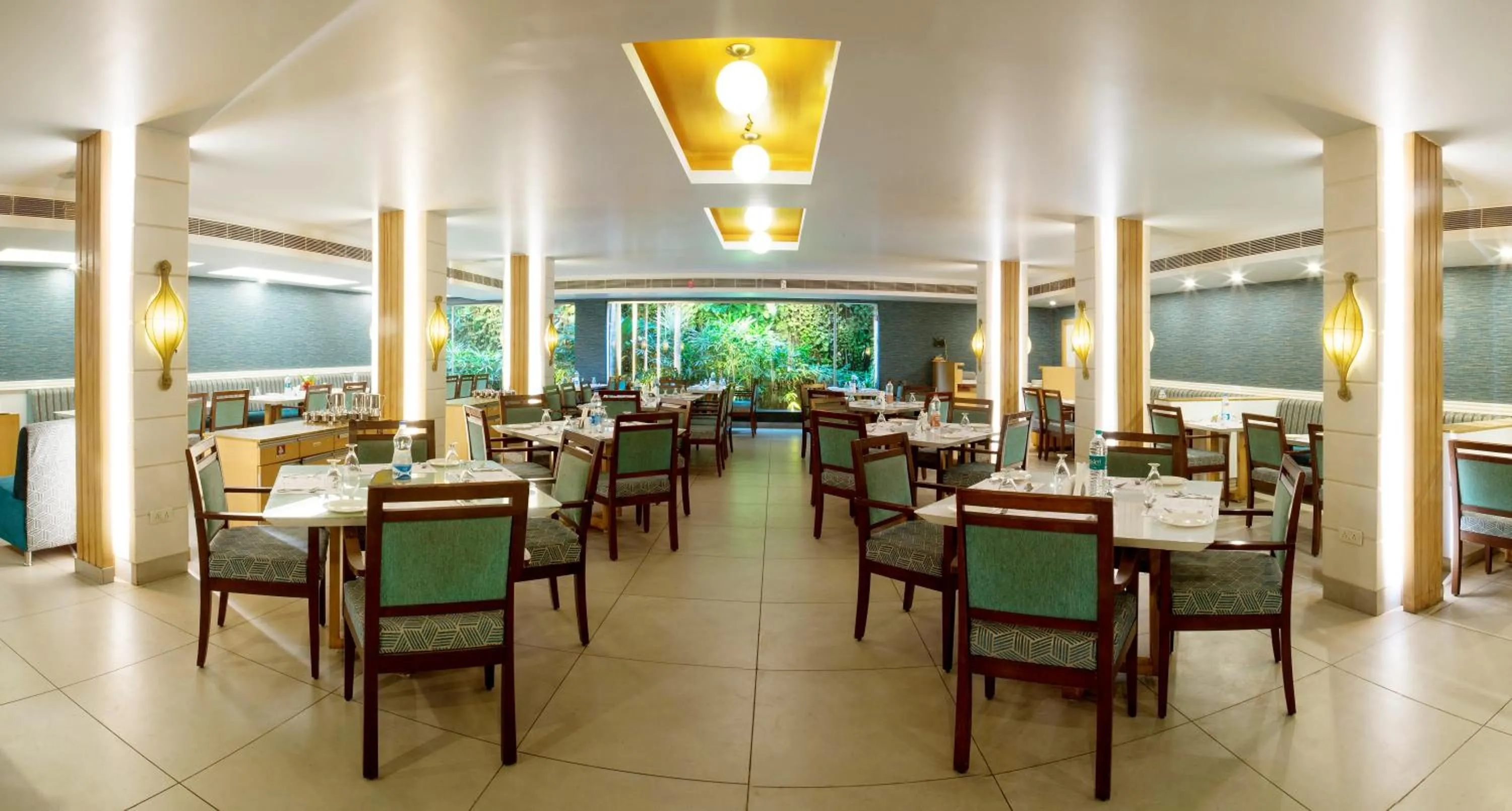 Restaurant/places to eat in Ramyas Hotel
