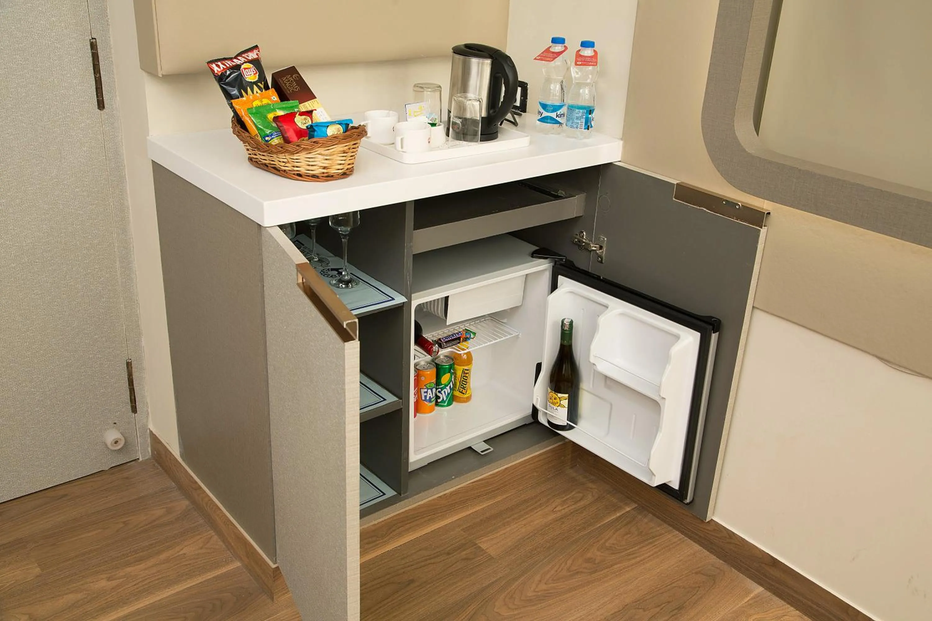 Food and drinks in Ramyas Hotel