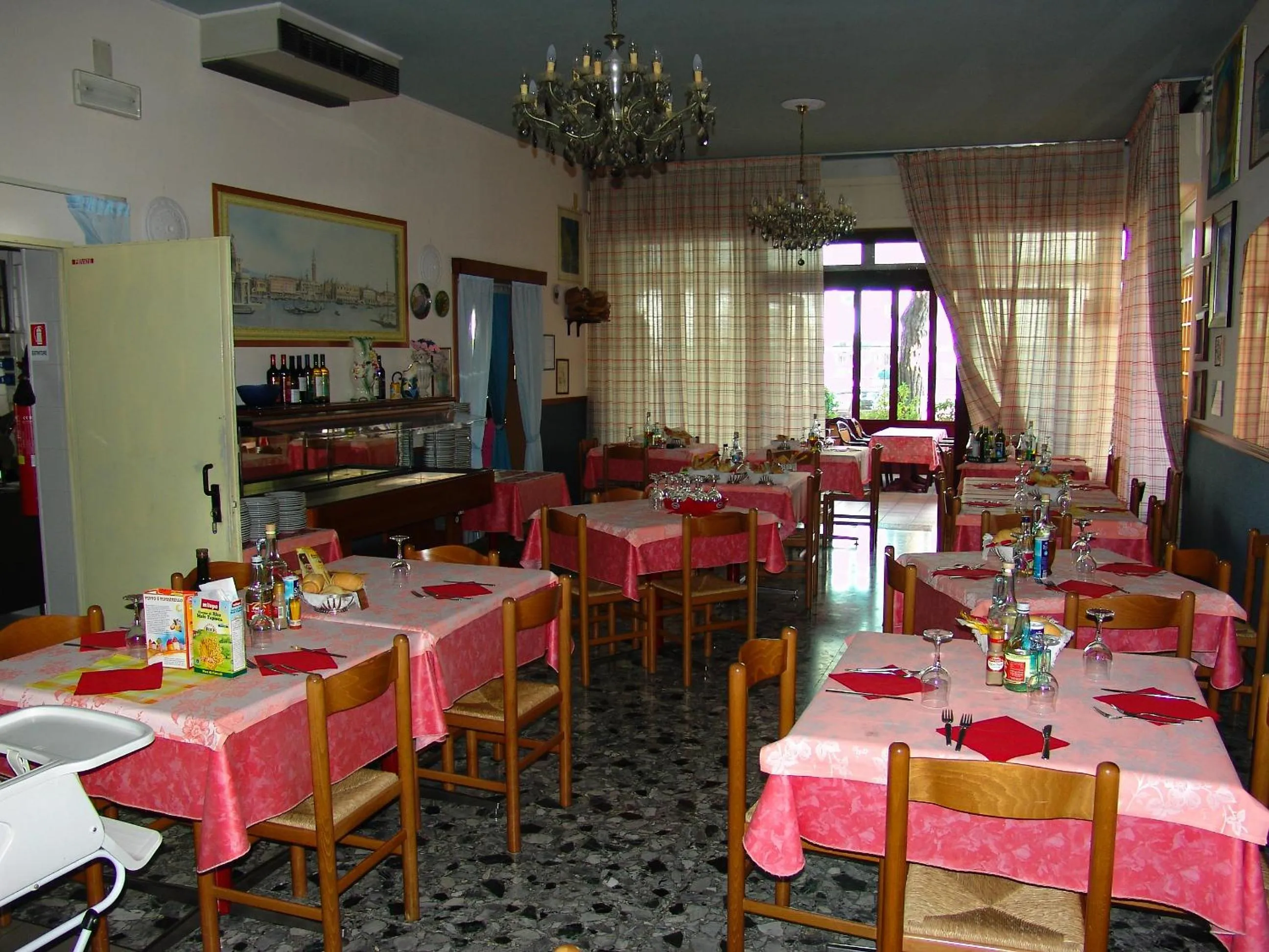 Restaurant/places to eat in Hotel Villa Dina