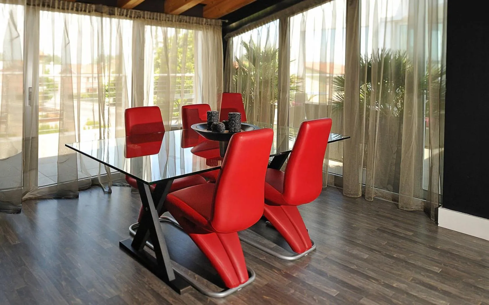 Hotel In - Lounge Room