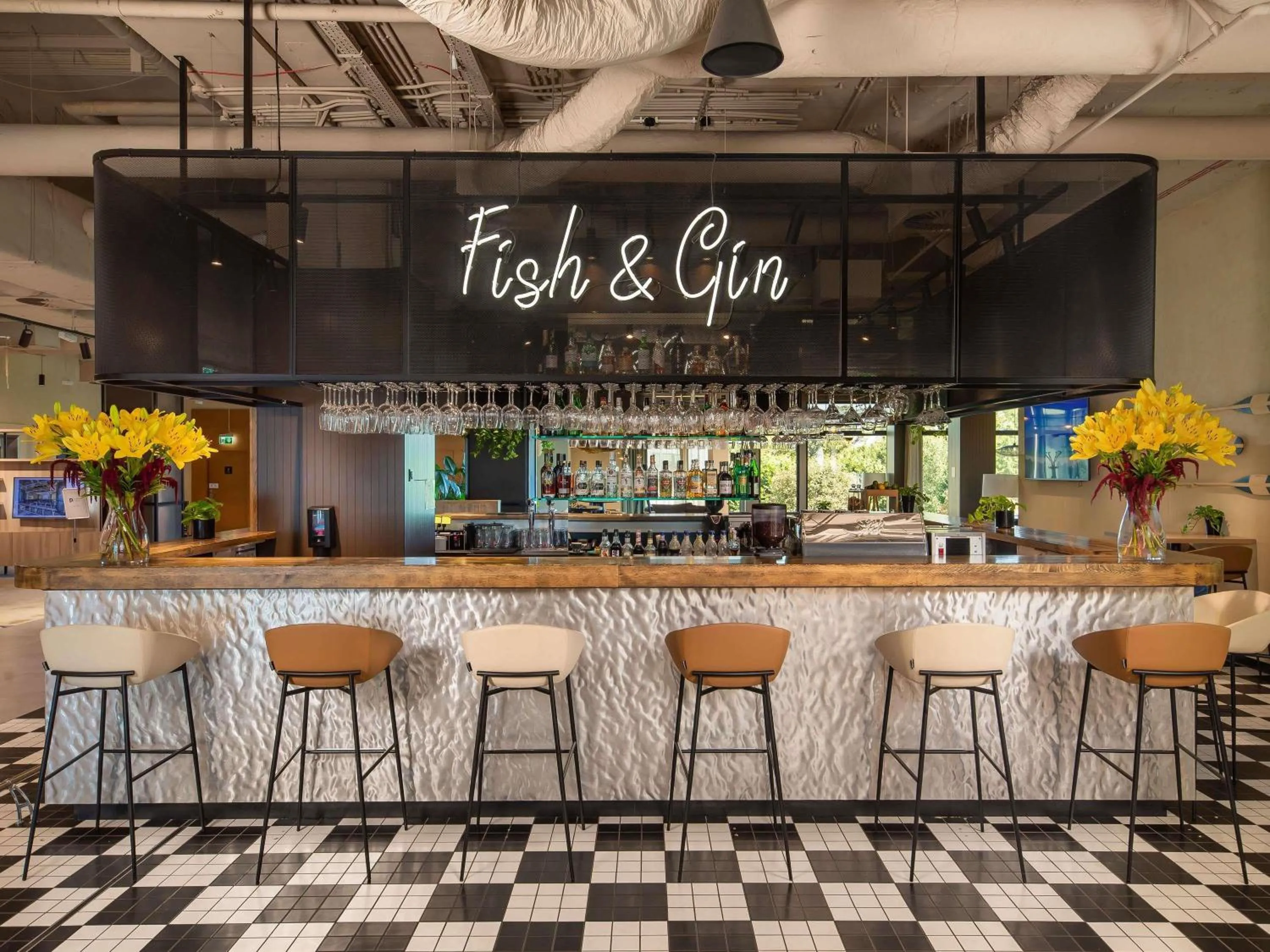 Lounge or bar in Novotel Gdańsk Marina