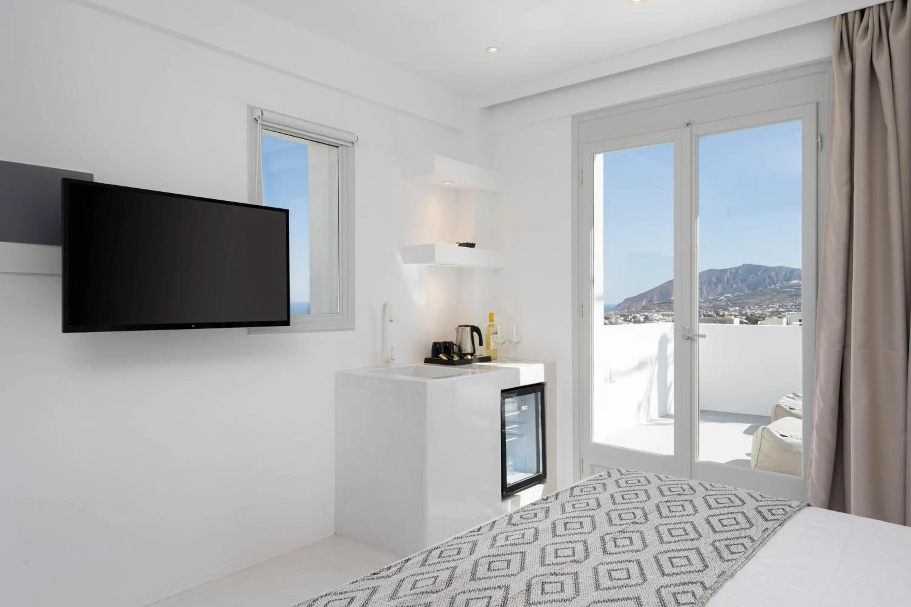 TV and multimedia, Bed in Cycladic Suites & Spa
