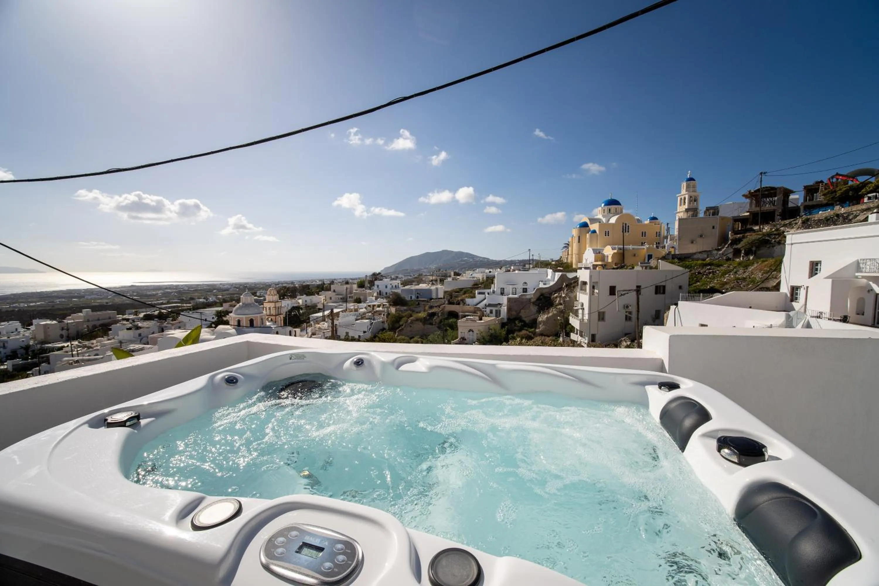 Hot Tub in Cycladic Suites & Spa