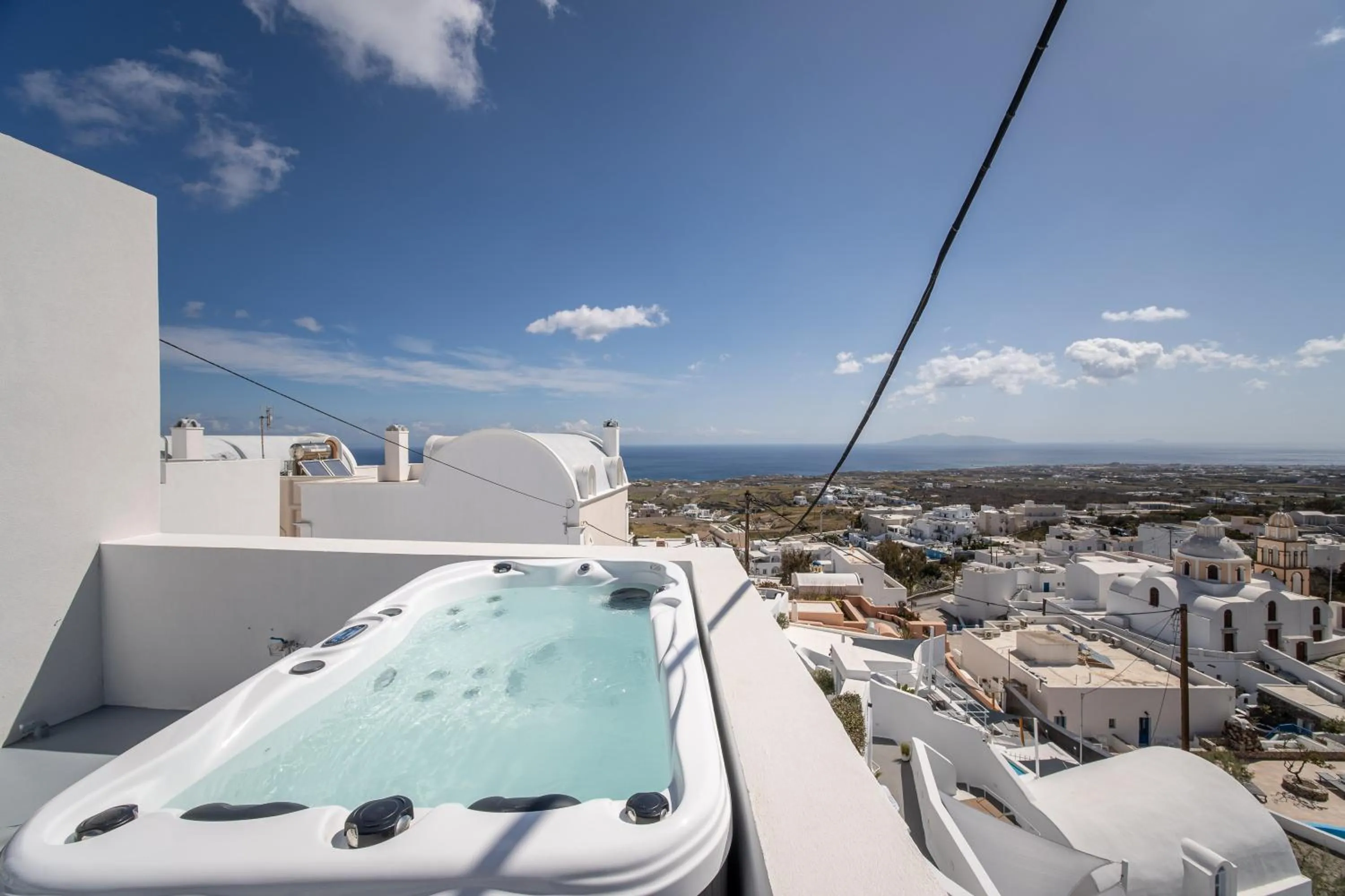 Hot Tub in Cycladic Suites & Spa