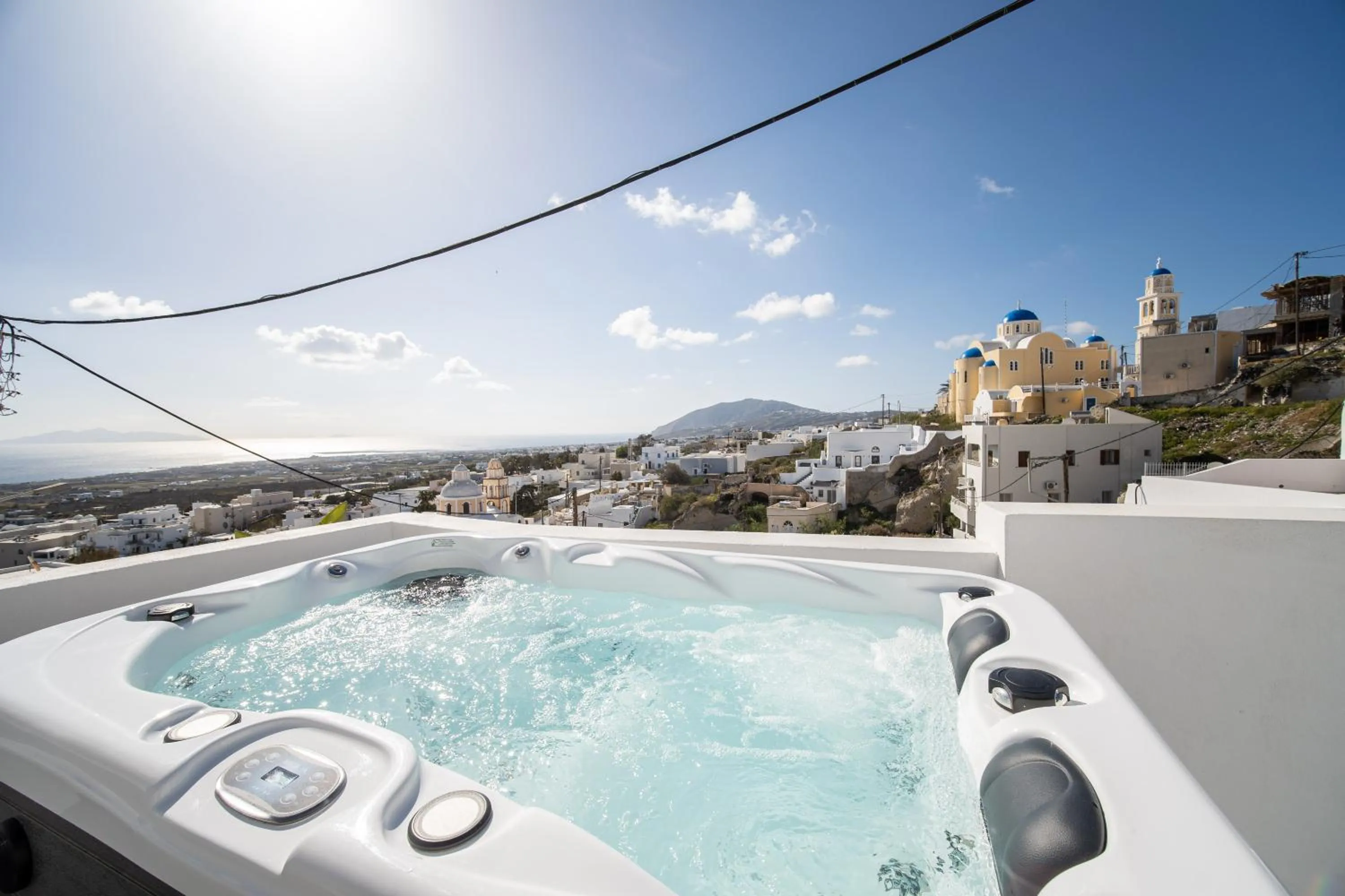 Hot Tub in Cycladic Suites & Spa