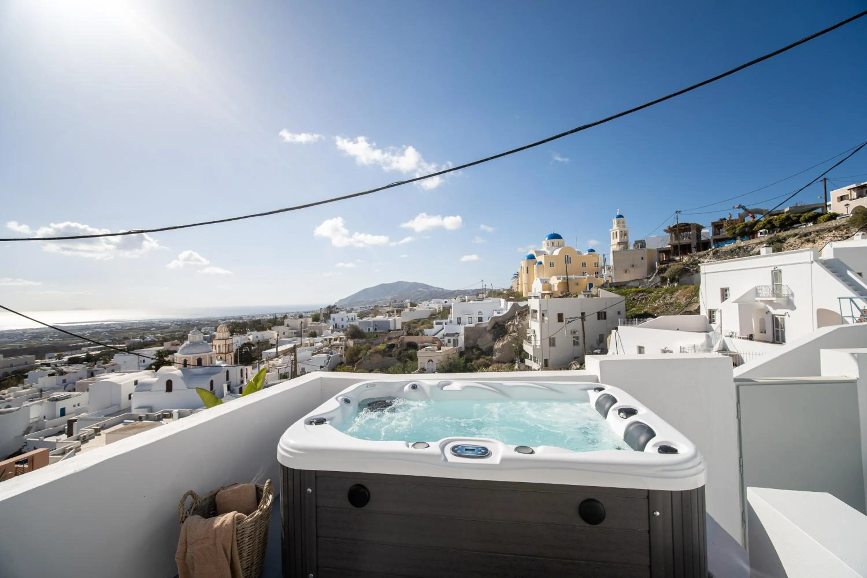 Hot Tub in Cycladic Suites & Spa