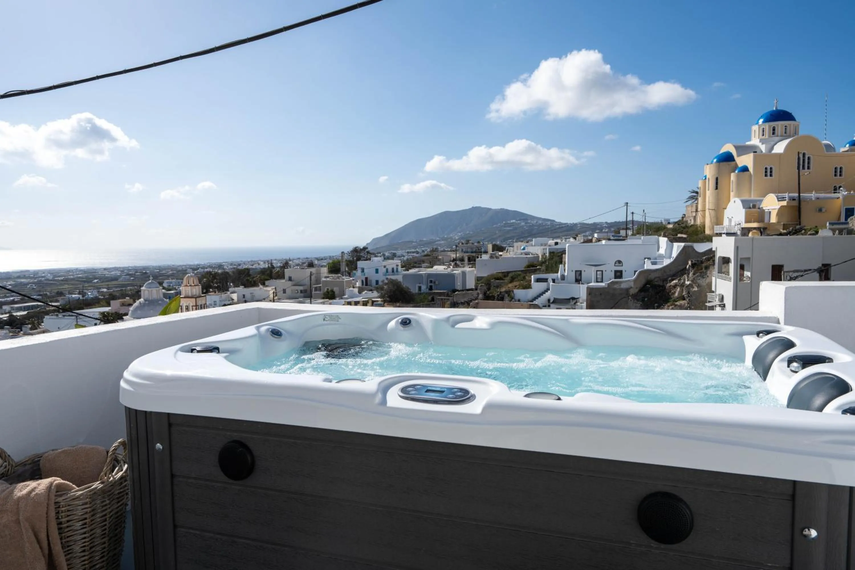 Hot Tub in Cycladic Suites & Spa
