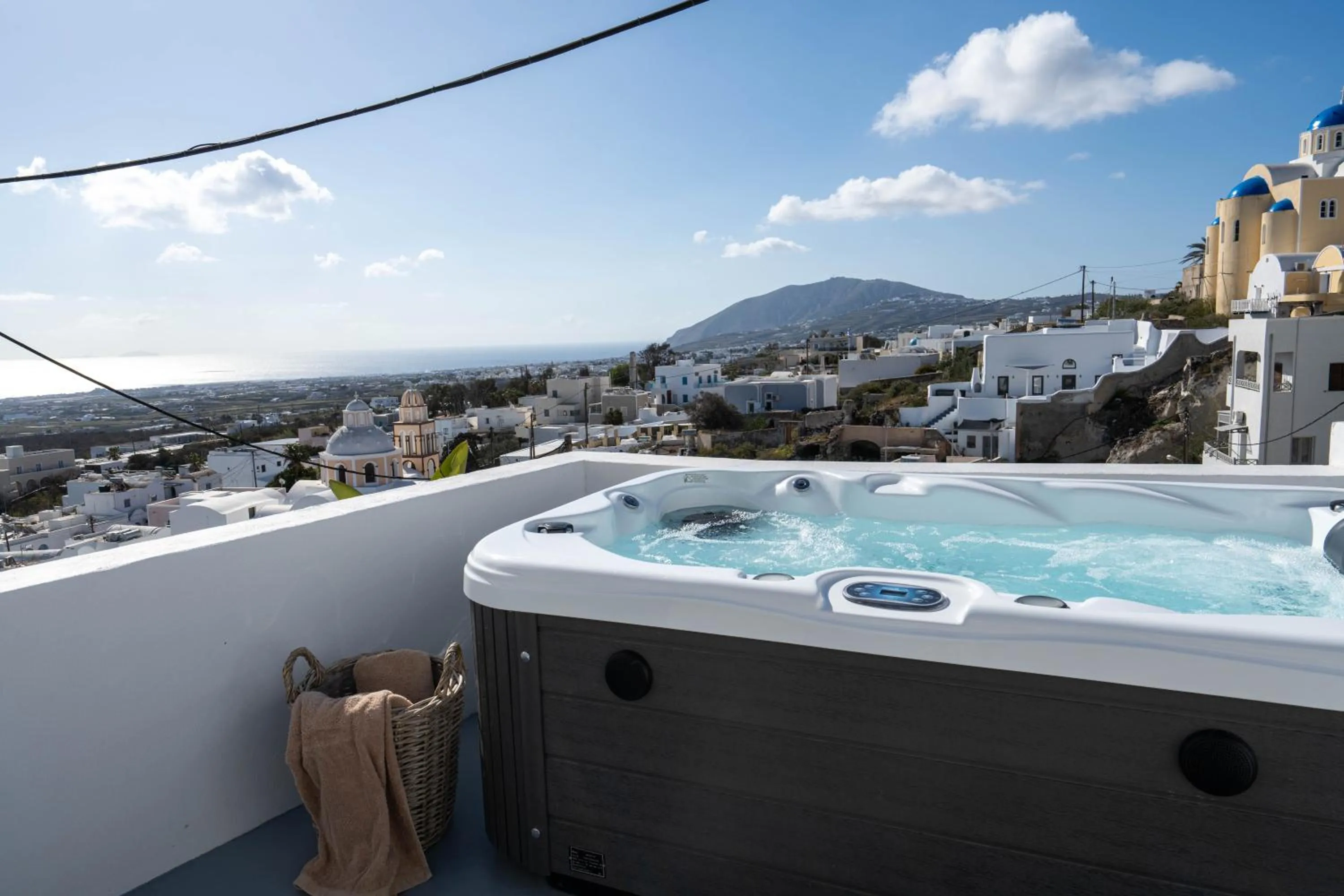 Hot Tub in Cycladic Suites & Spa