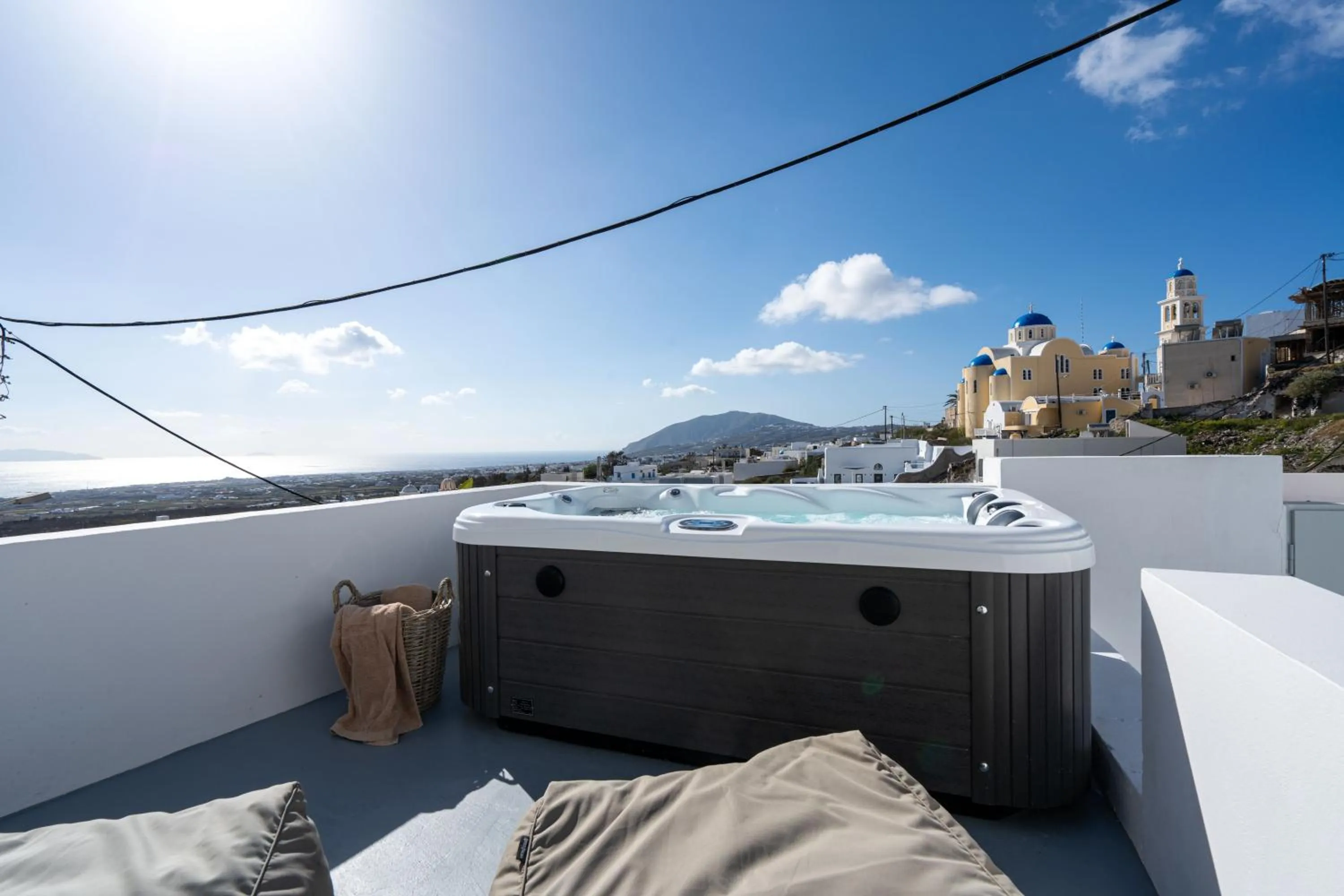 Hot Tub in Cycladic Suites & Spa