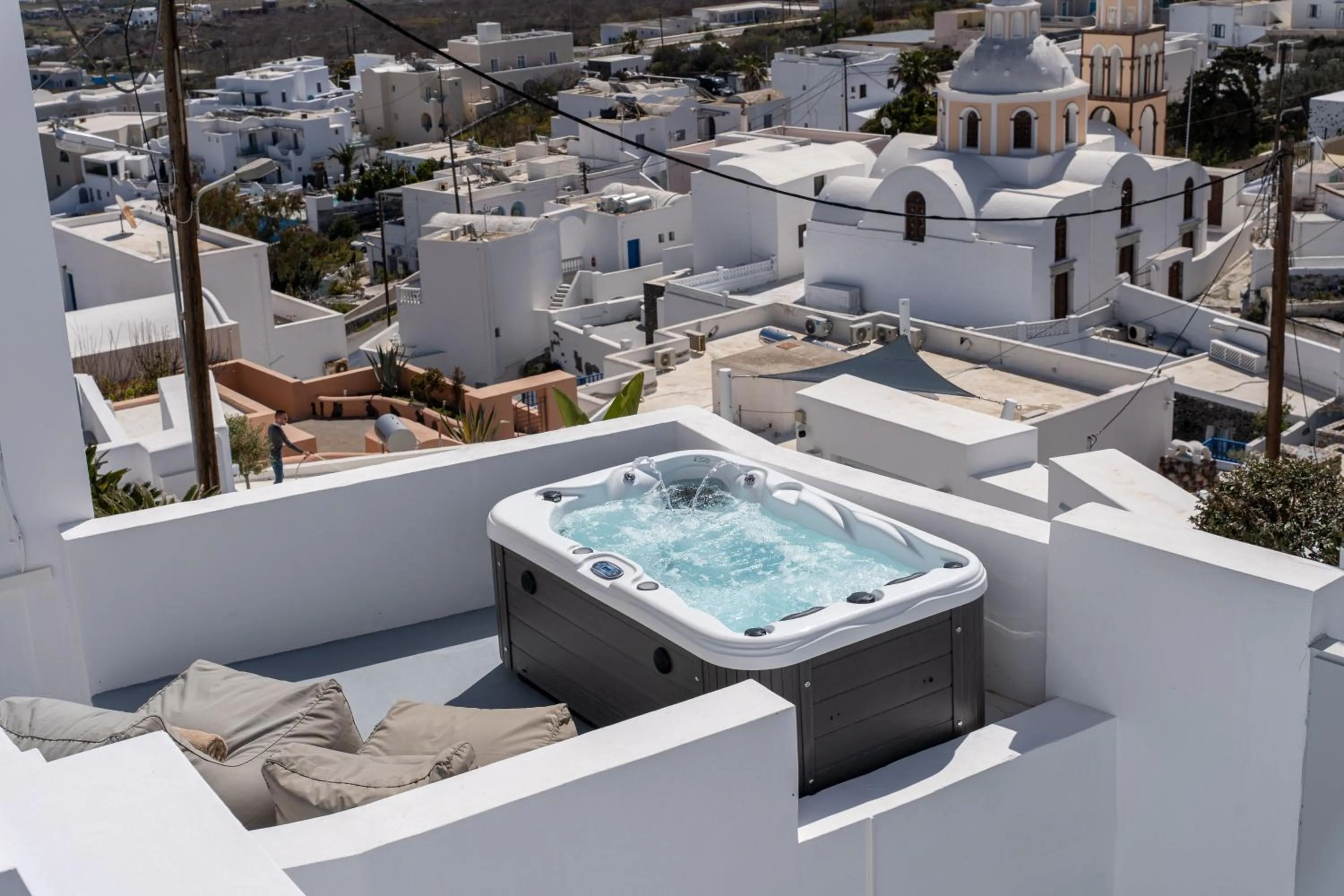 Hot Tub in Cycladic Suites & Spa