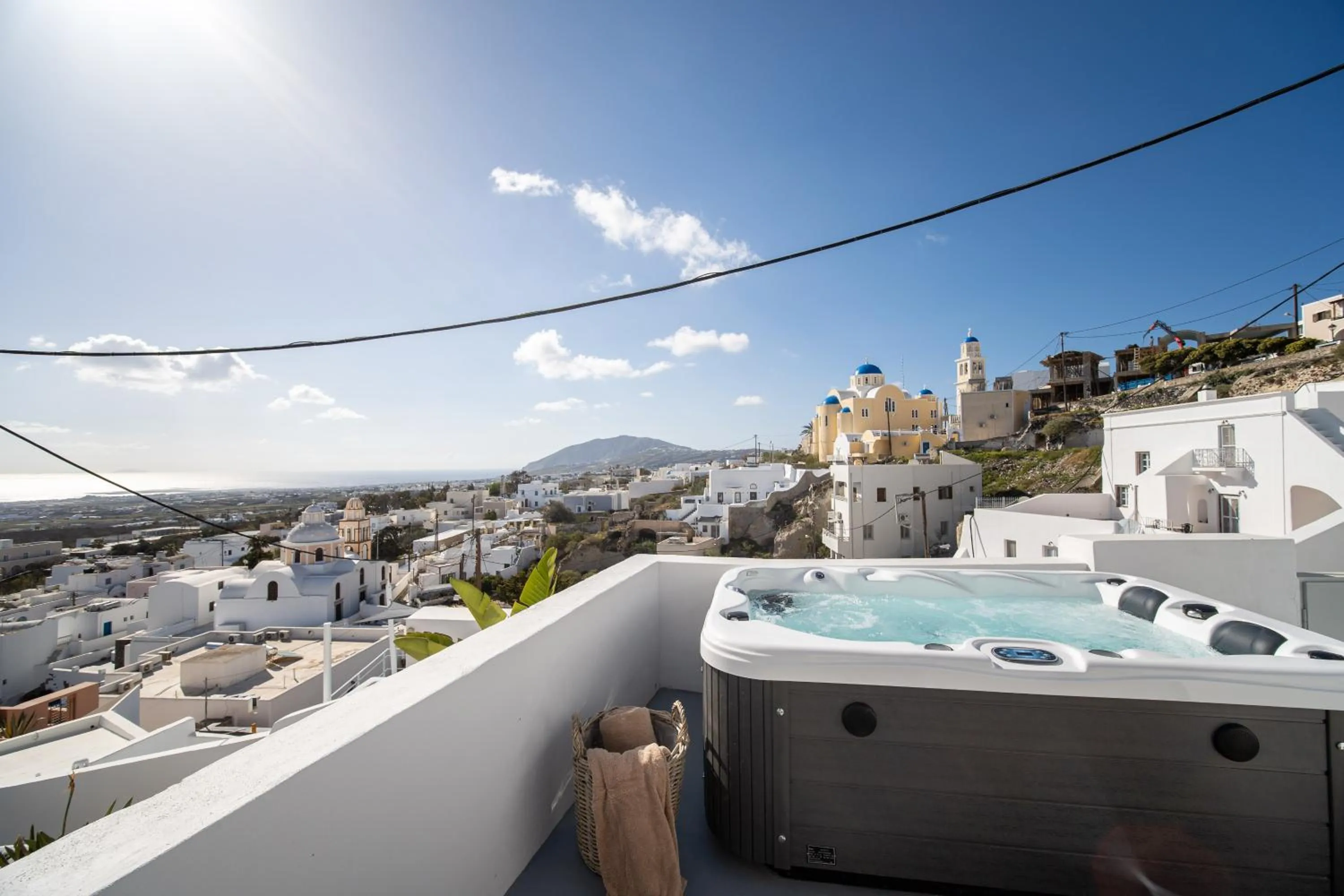 Hot Tub in Cycladic Suites & Spa