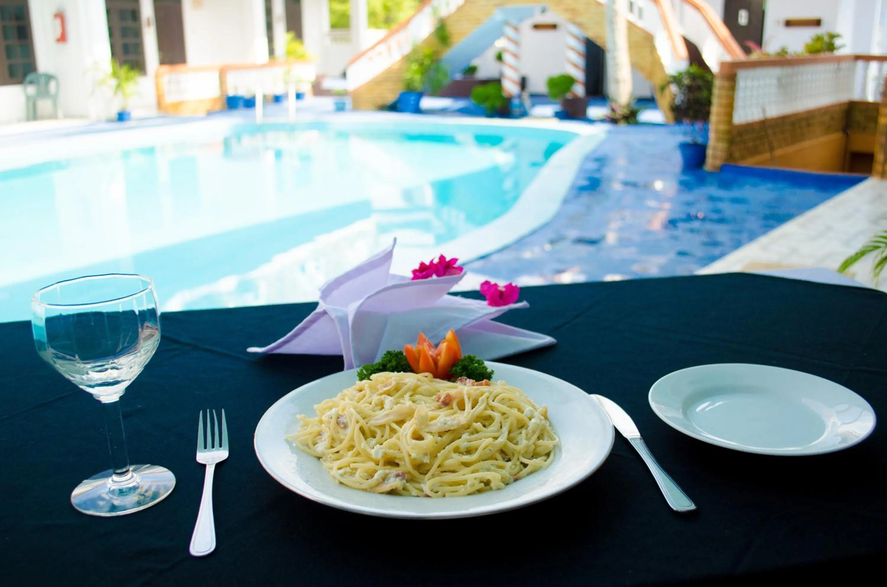Restaurant/places to eat in Hotel Thai Lanka