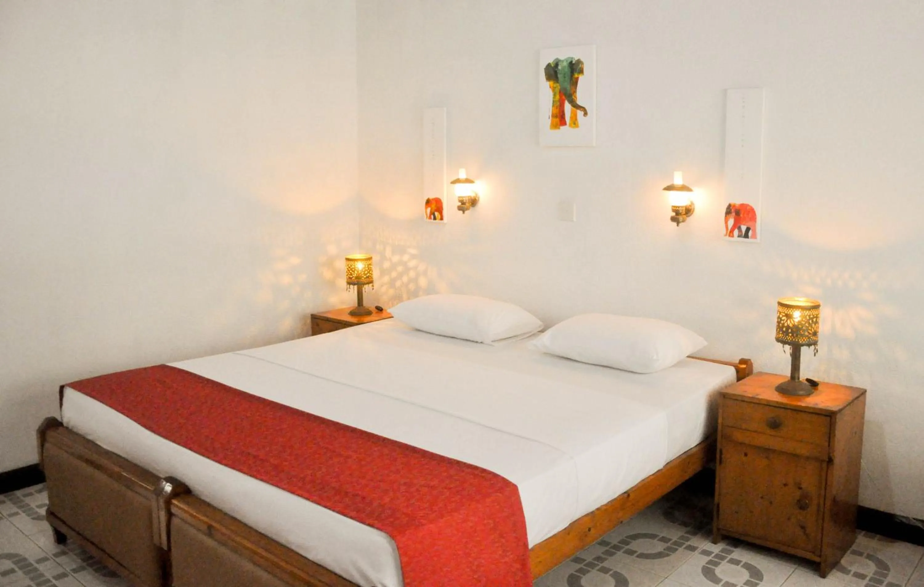 Standard Double or Twin Room with Fan and Balcony in Hotel Thai Lanka