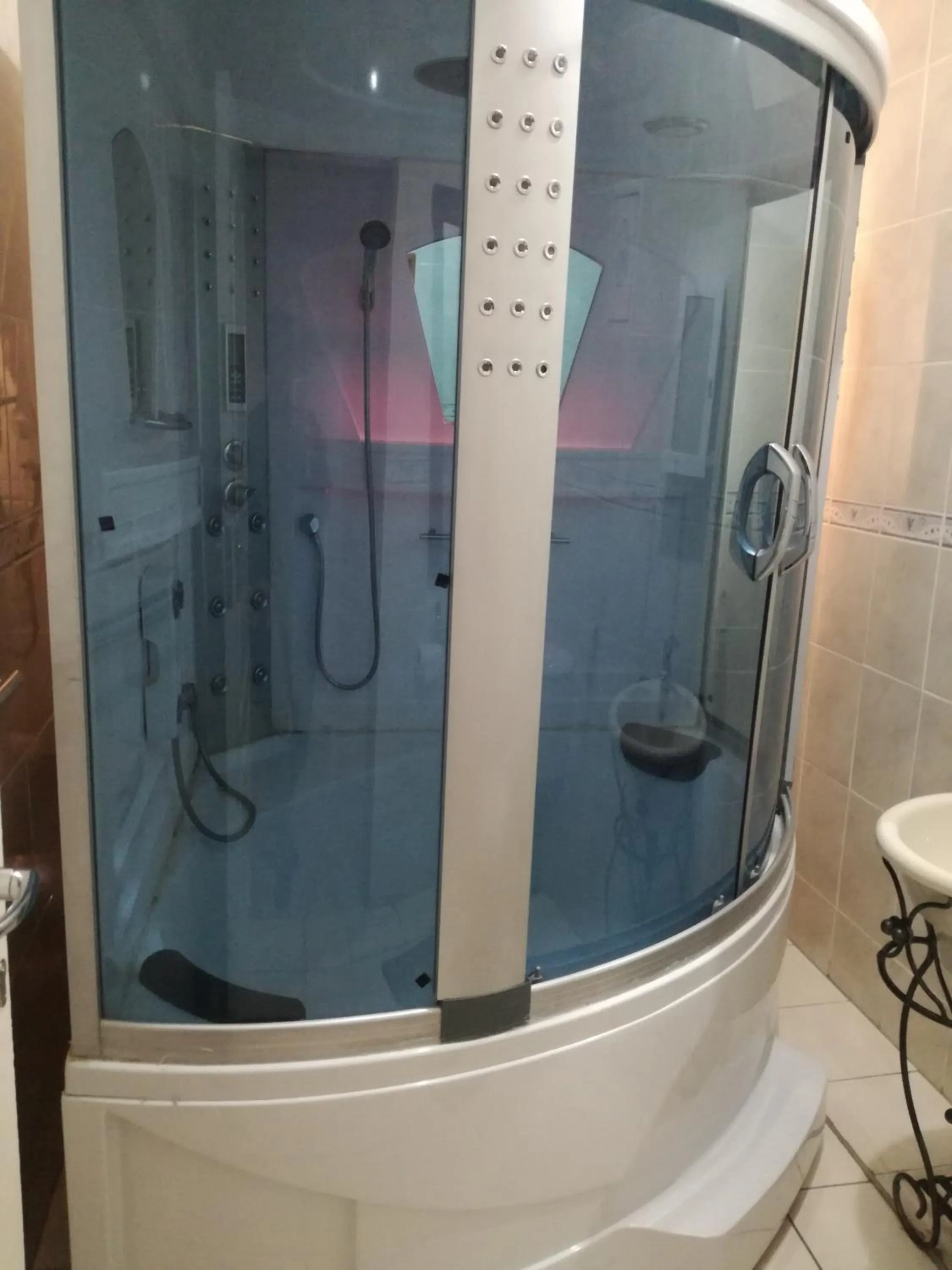 Bathroom in DEN VIEW GUESTHOUSE