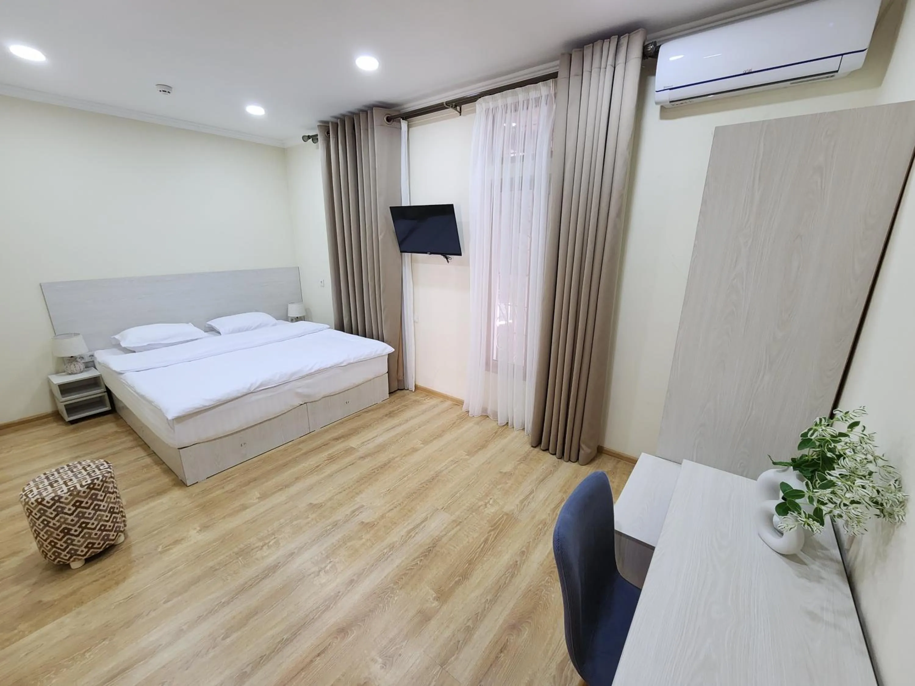 Photo of the whole room, Bed in Oasis Boutique