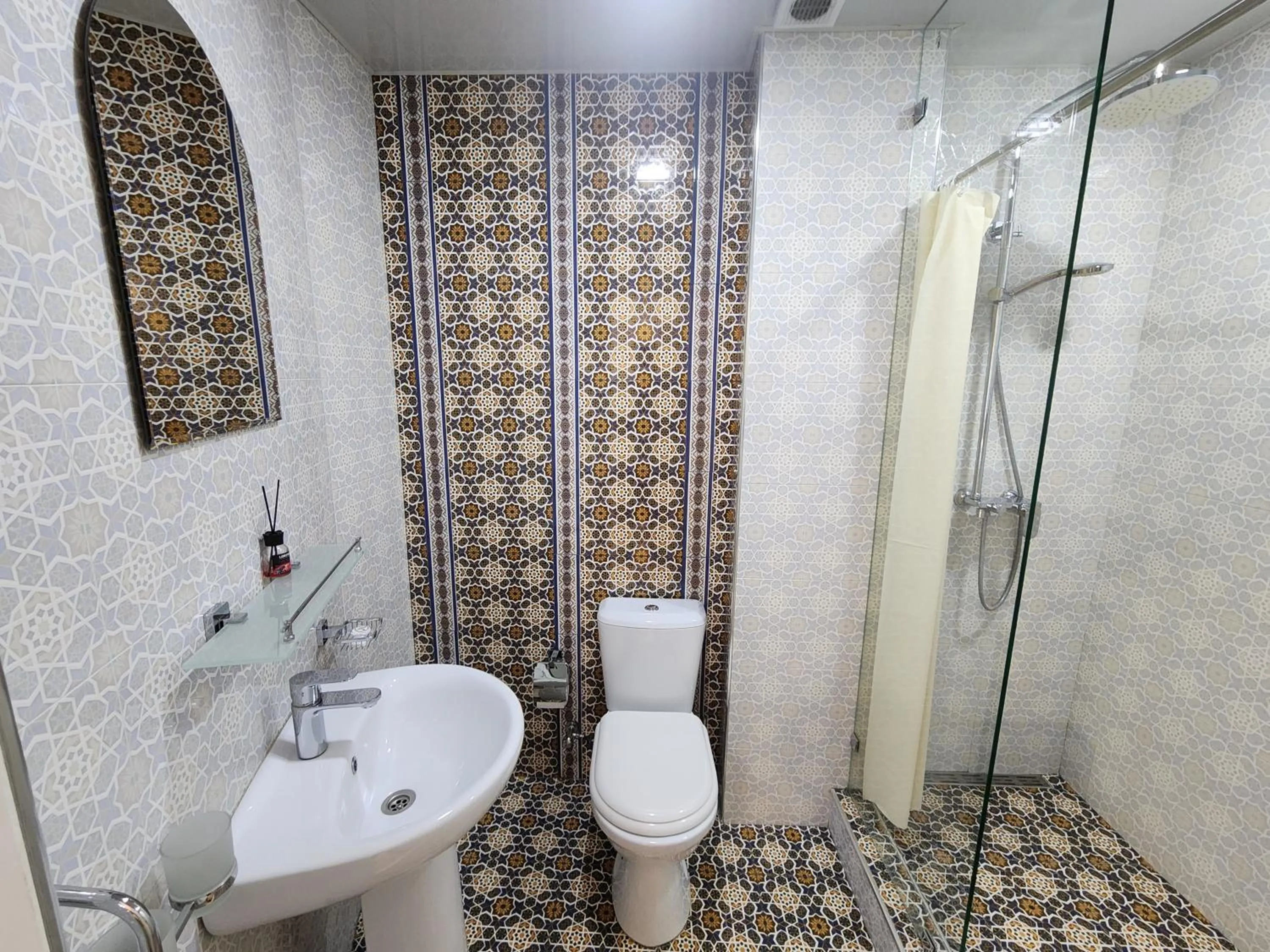 Shower in Oasis Boutique