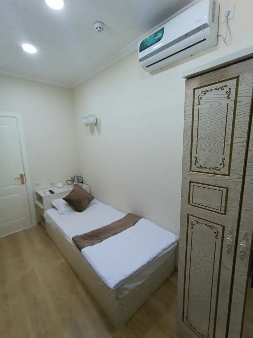 Bedroom, Bed in Oasis Boutique