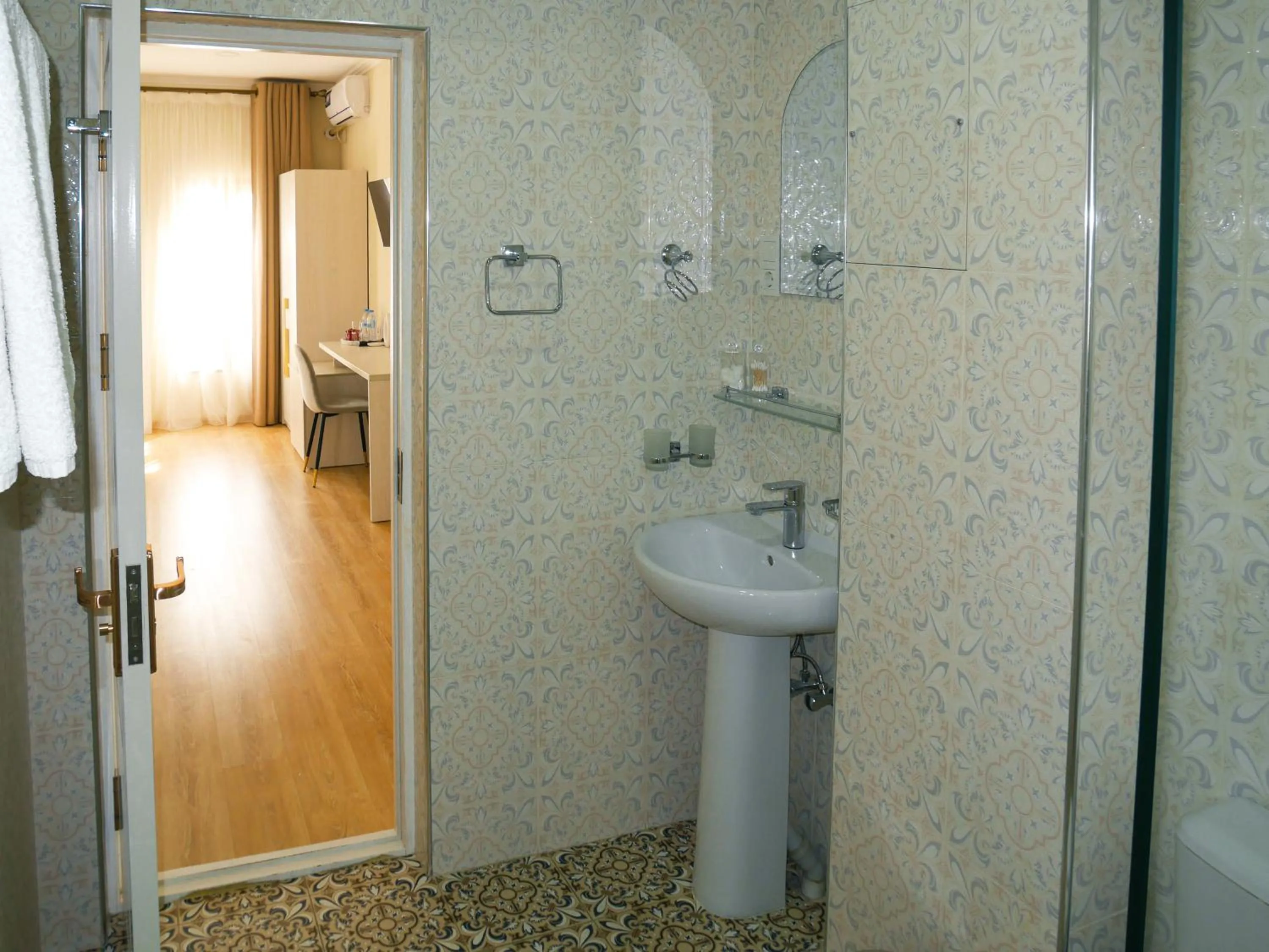 Shower in Oasis Boutique