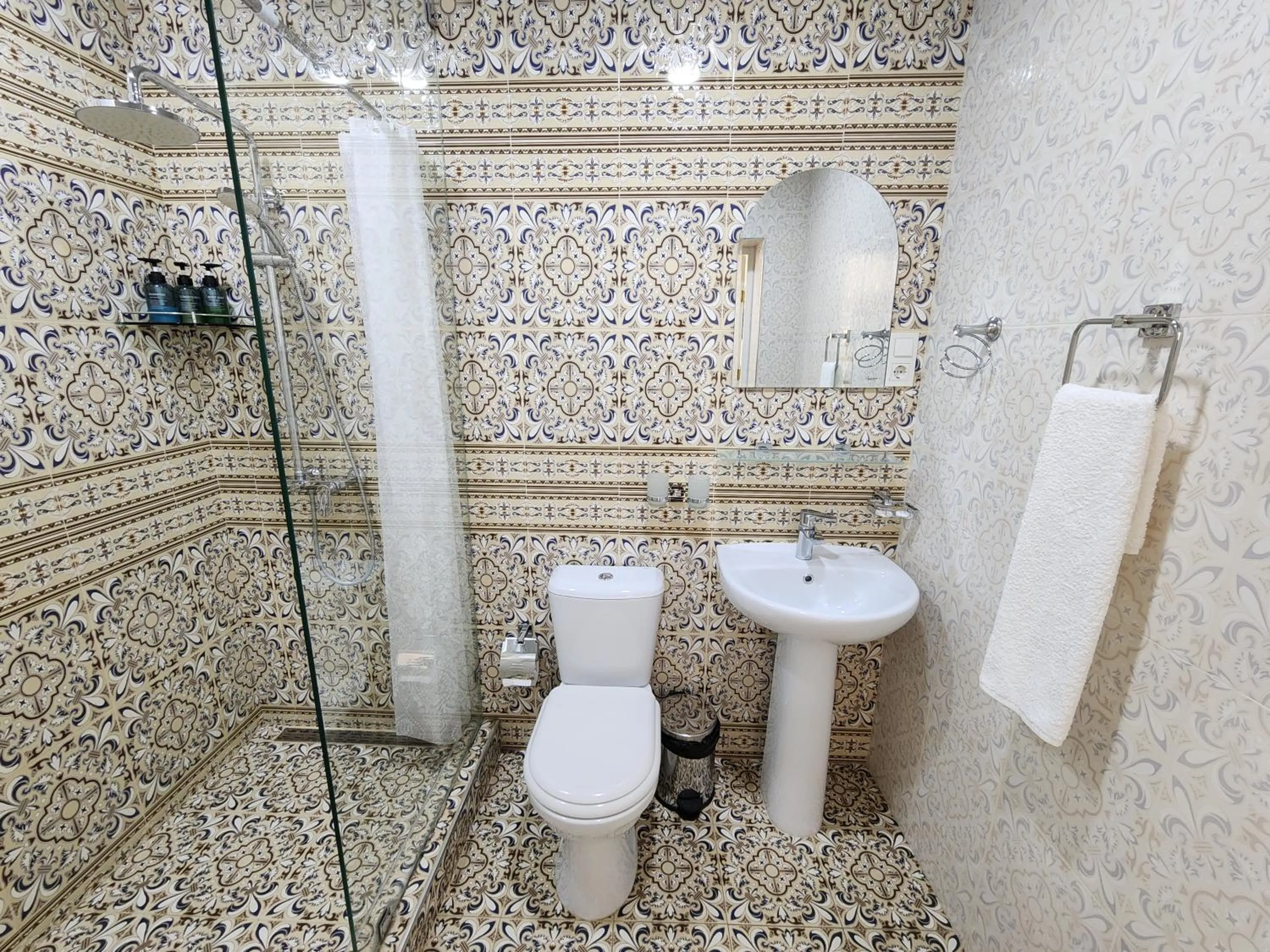 Shower in Oasis Boutique