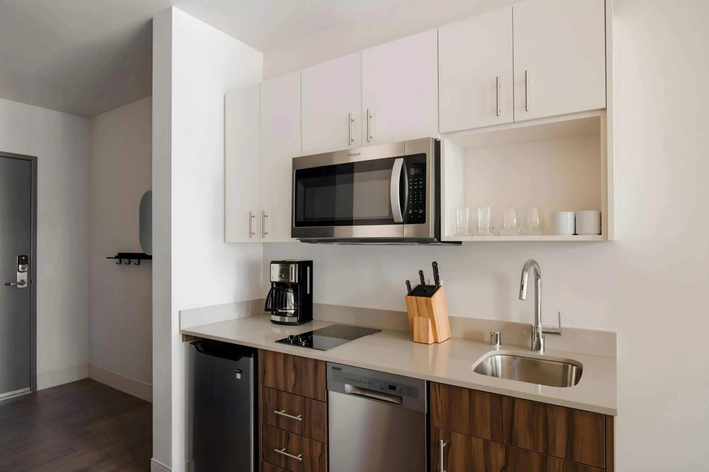 Kitchen or kitchenette in Sonder by Marriott Bonvoy Pivot Apartments Capitol Hill