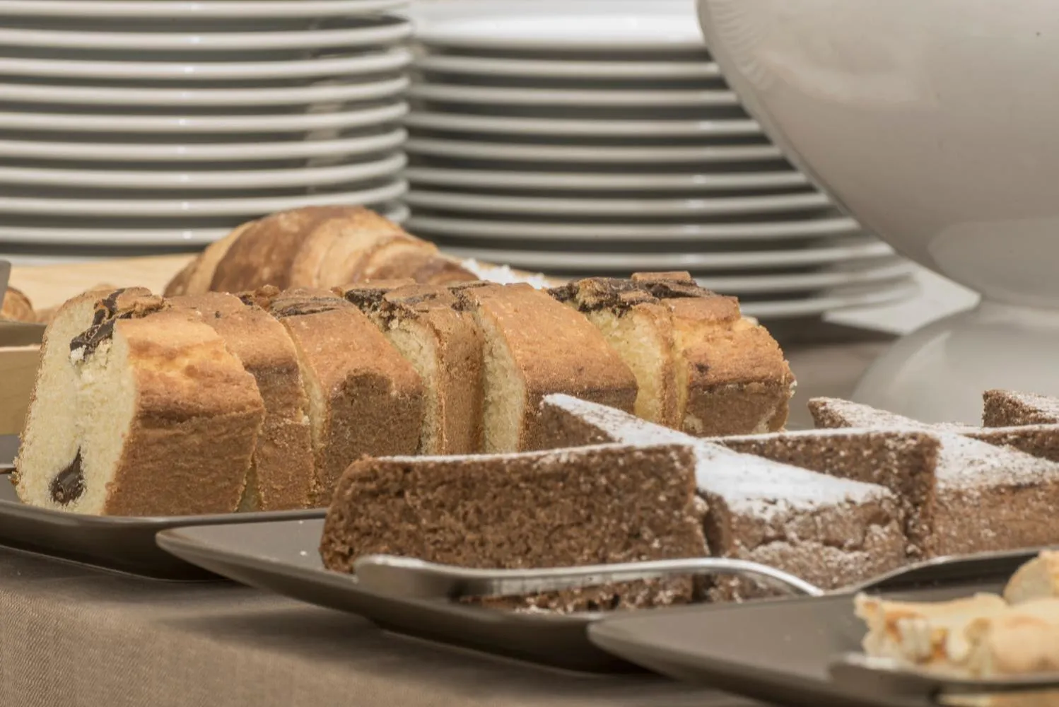 Restaurant/places to eat in El Patio Hotel