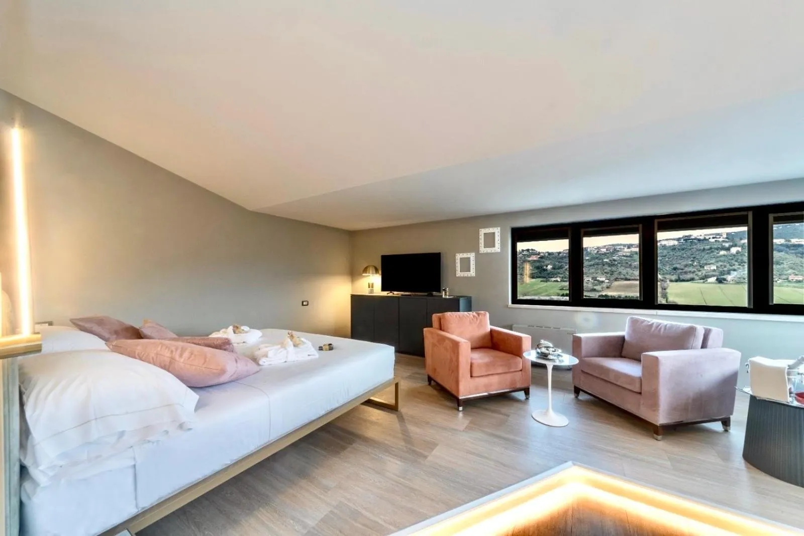 Bed in El Patio Hotel