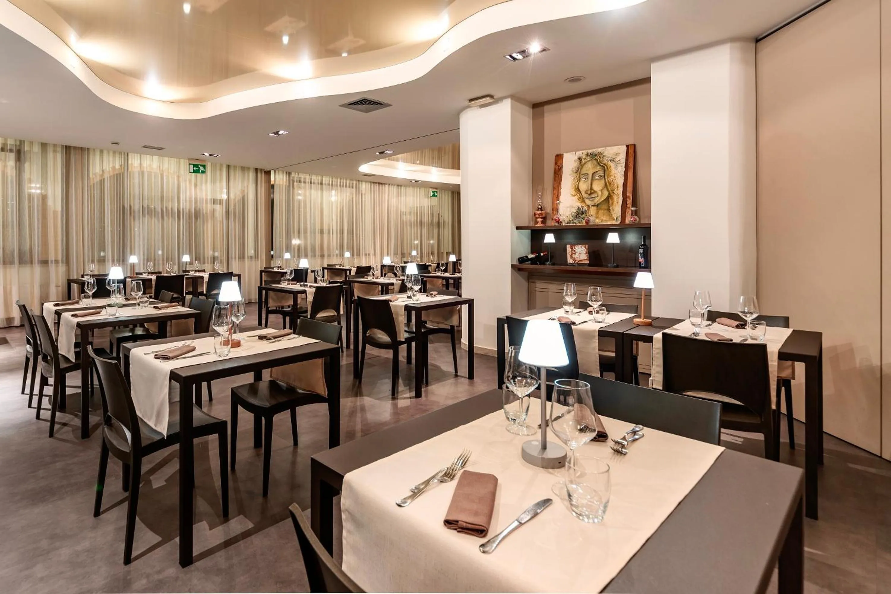 Restaurant/places to eat in El Patio Hotel