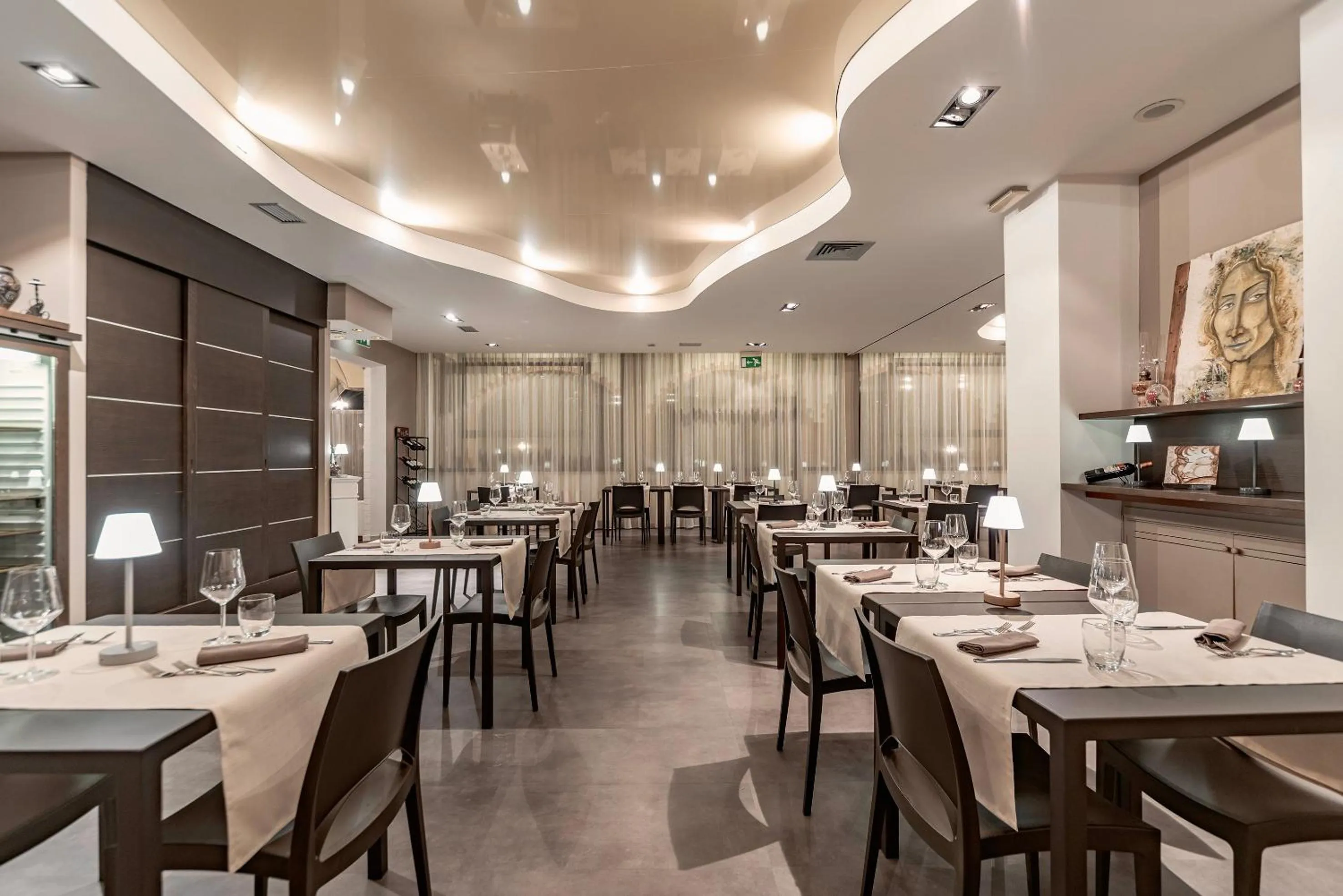 Restaurant/places to eat in El Patio Hotel