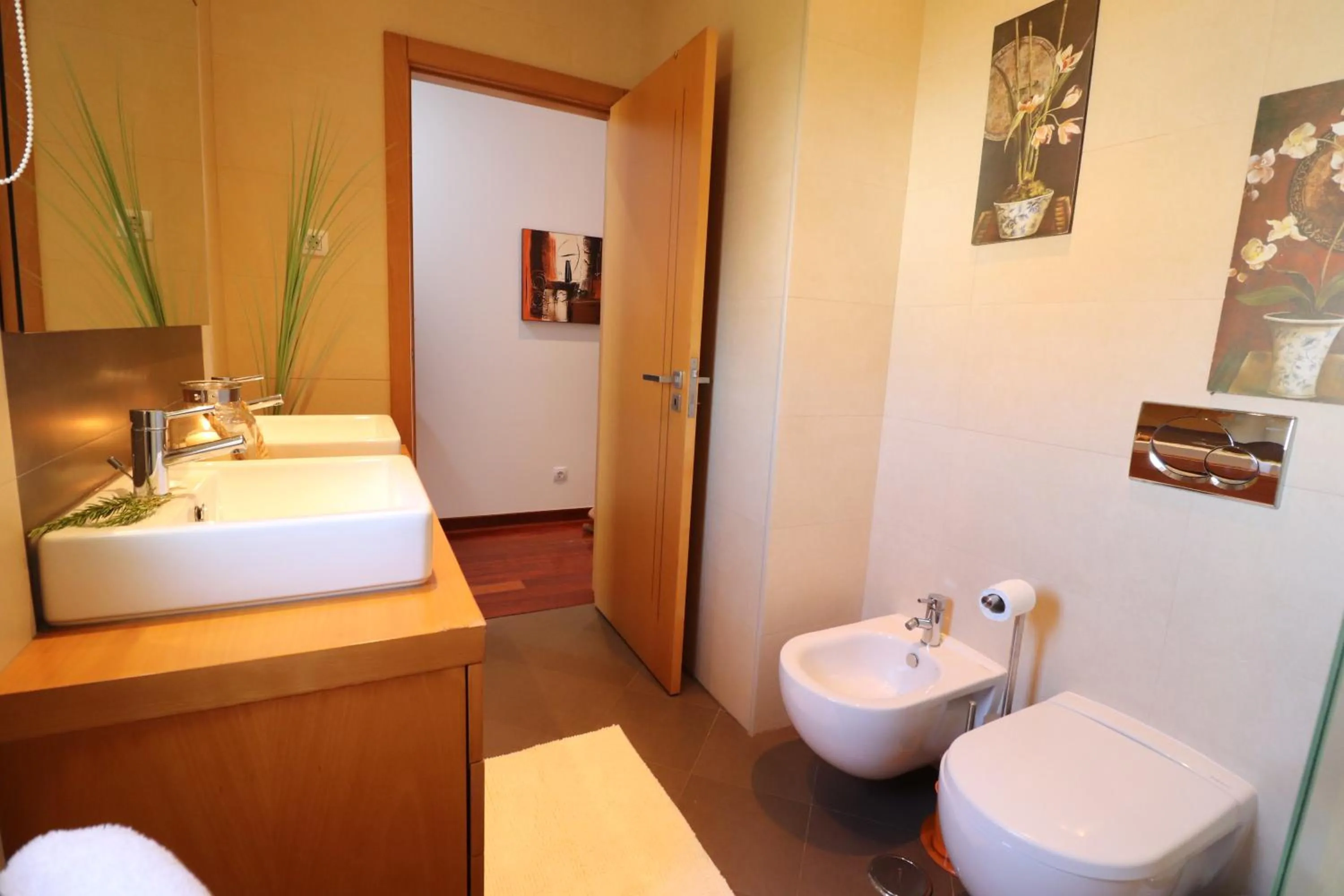 Bathroom in 3-Bed Townhouse with pool in Albufeira Balaia