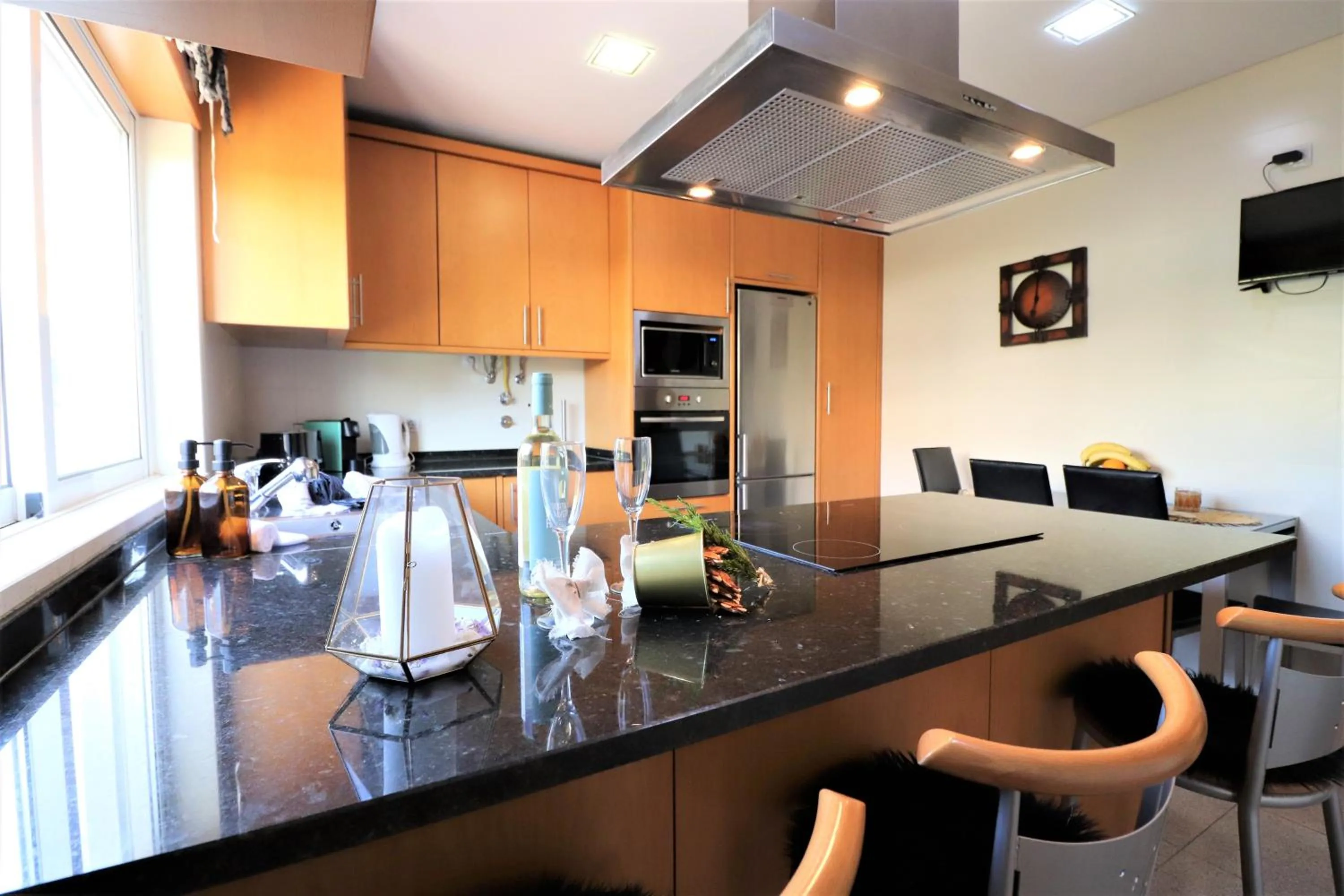 Kitchen or kitchenette in 3-Bed Townhouse with pool in Albufeira Balaia