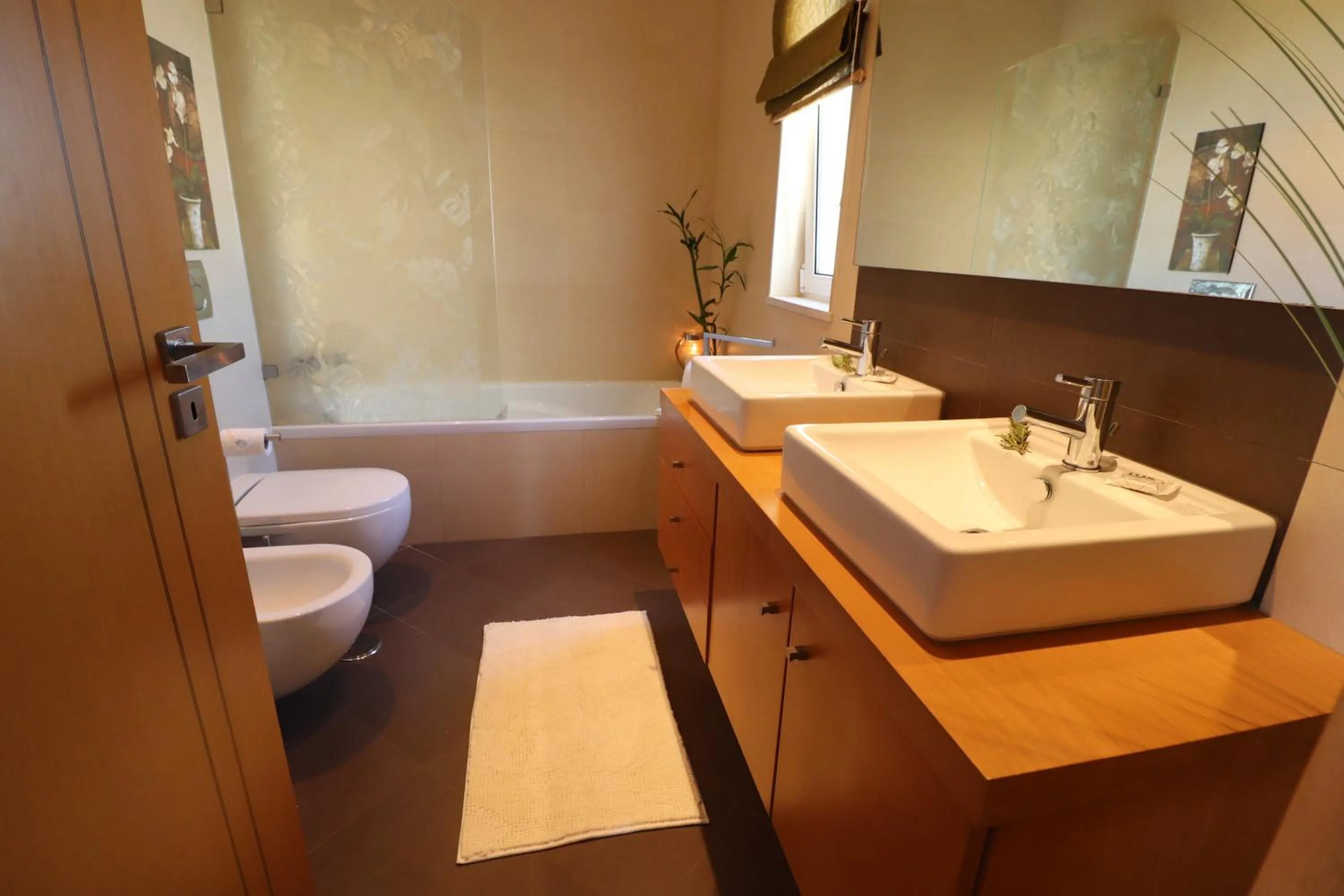 Bathroom in 3-Bed Townhouse with pool in Albufeira Balaia