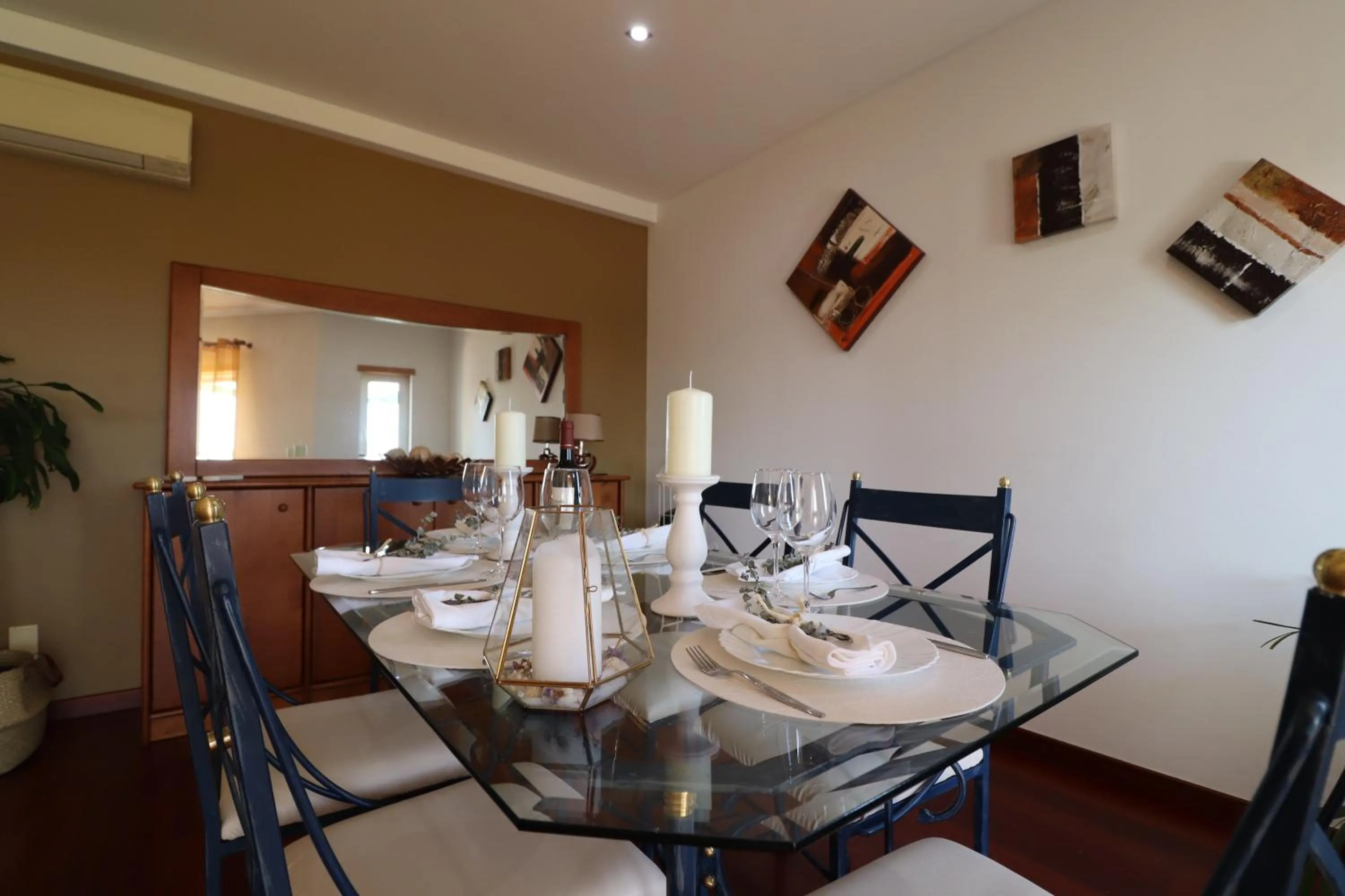 Dining area in 3-Bed Townhouse with pool in Albufeira Balaia