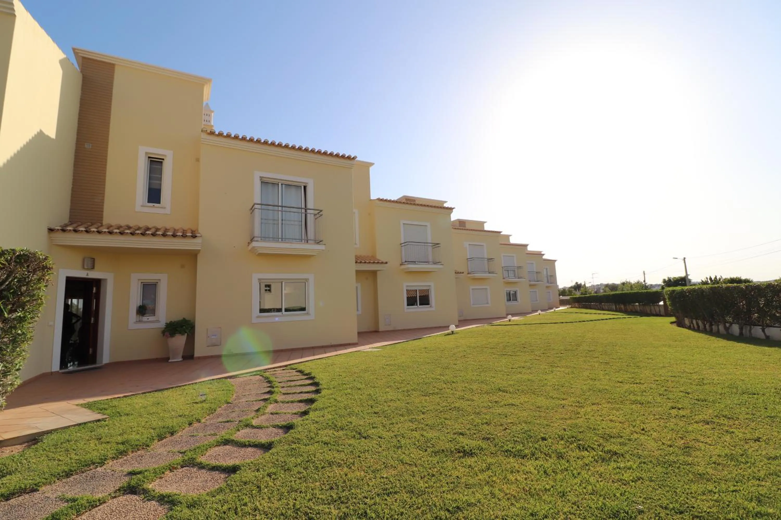Property building in 3-Bed Townhouse with pool in Albufeira Balaia