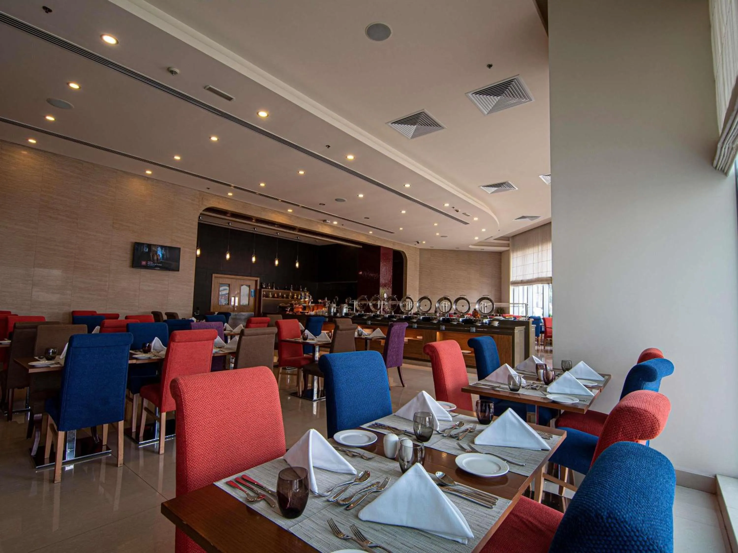 Restaurant/places to eat in Novotel Fujairah