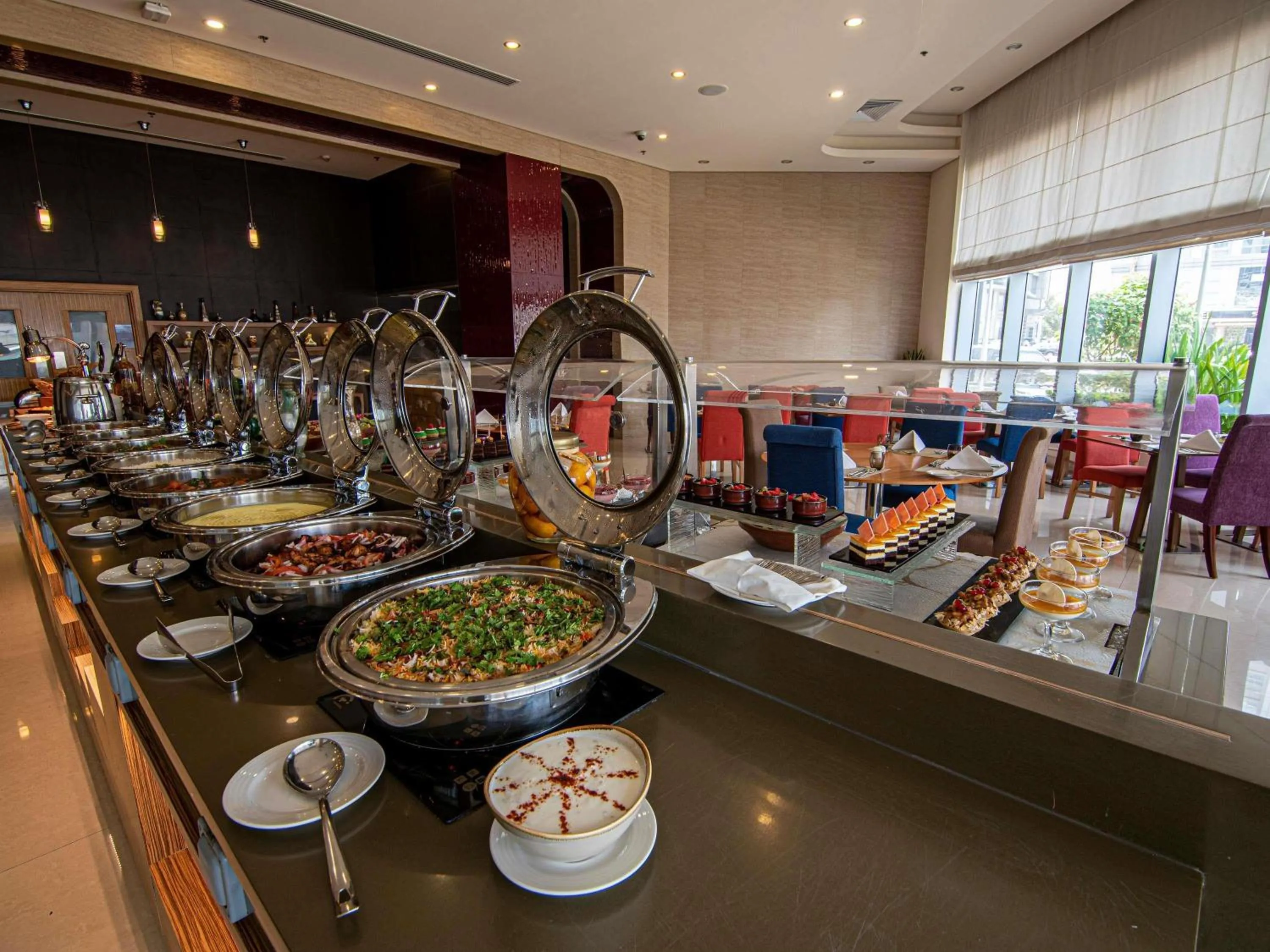 Restaurant/places to eat in Novotel Fujairah