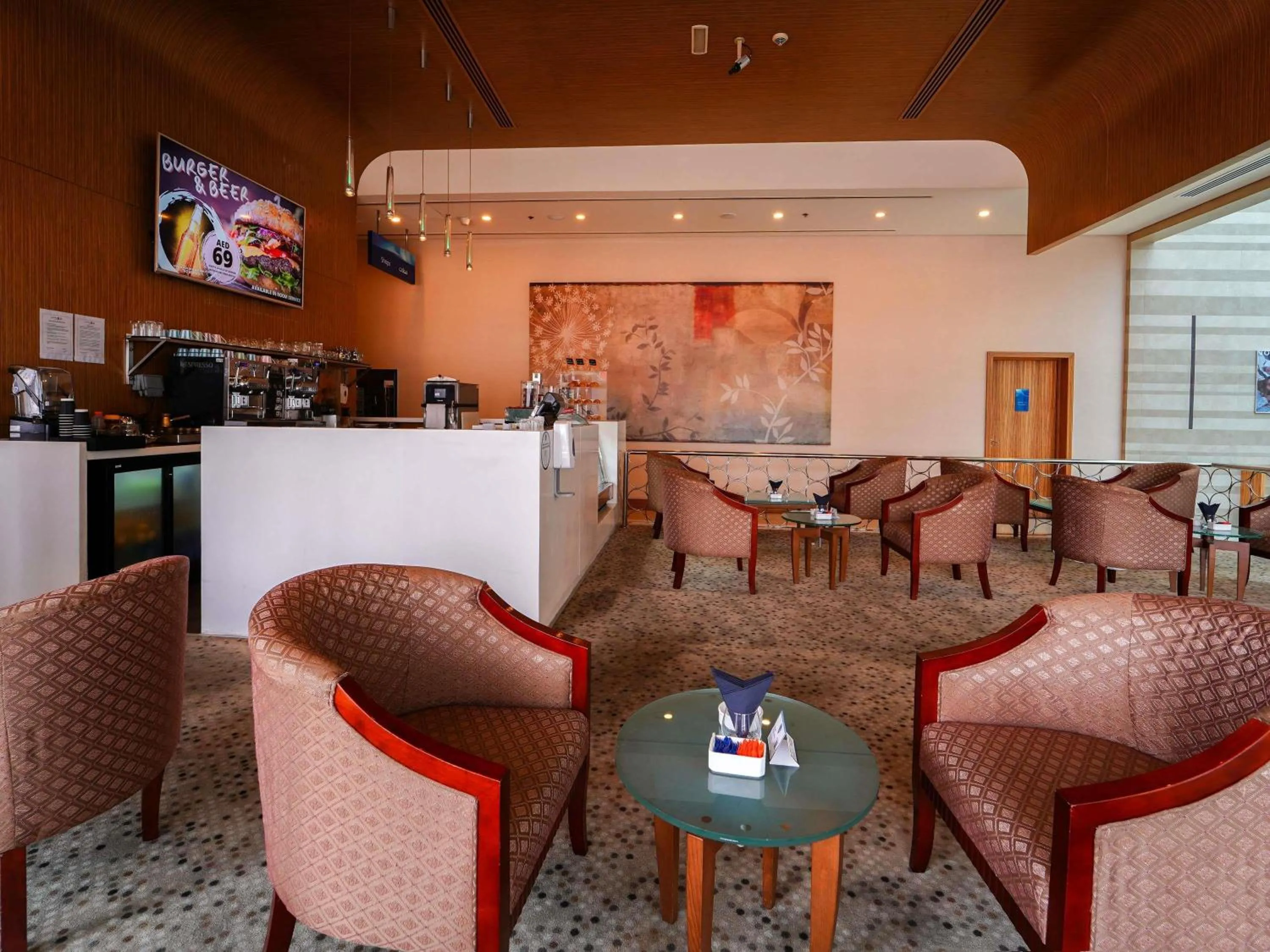 Restaurant/places to eat in Novotel Fujairah