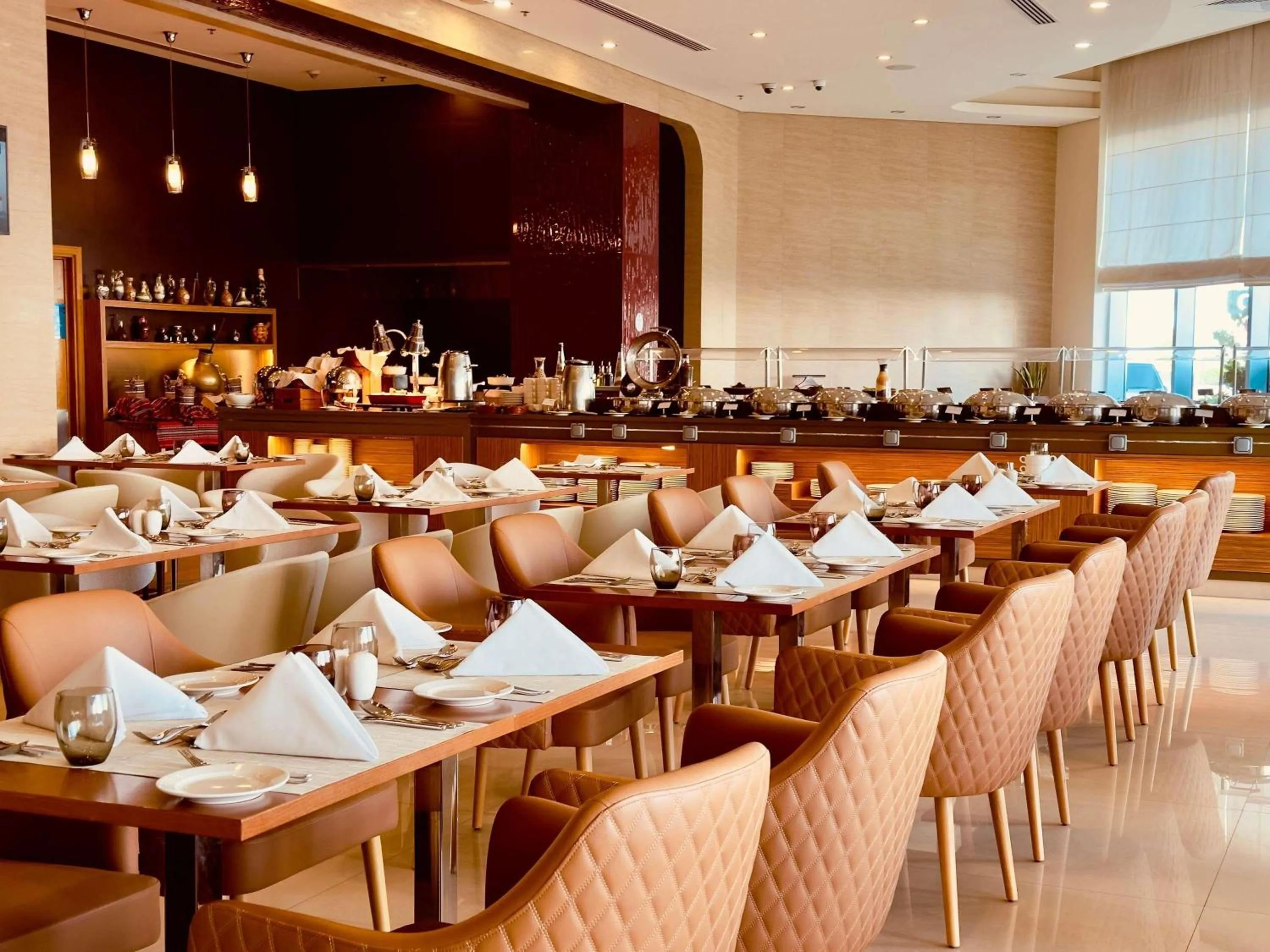 Restaurant/places to eat in Novotel Fujairah