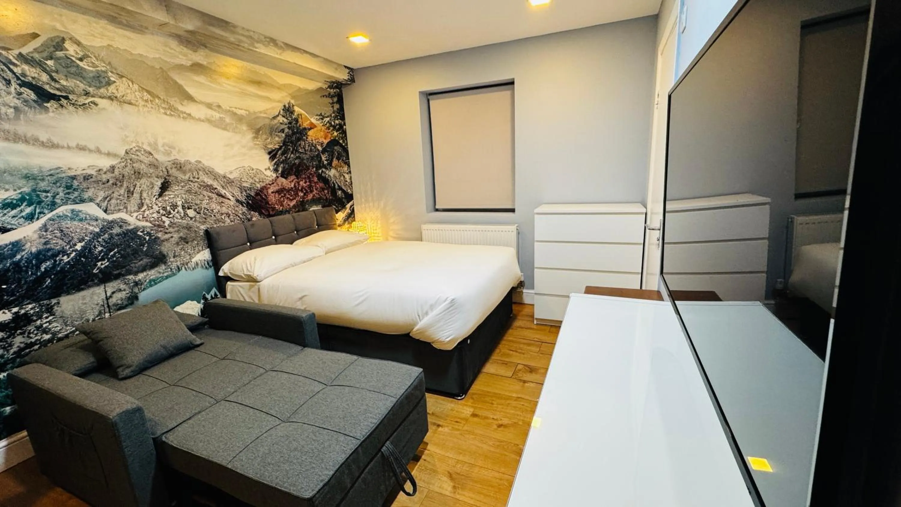 Photo of the whole room, Bed in Private Boutique Apartments London