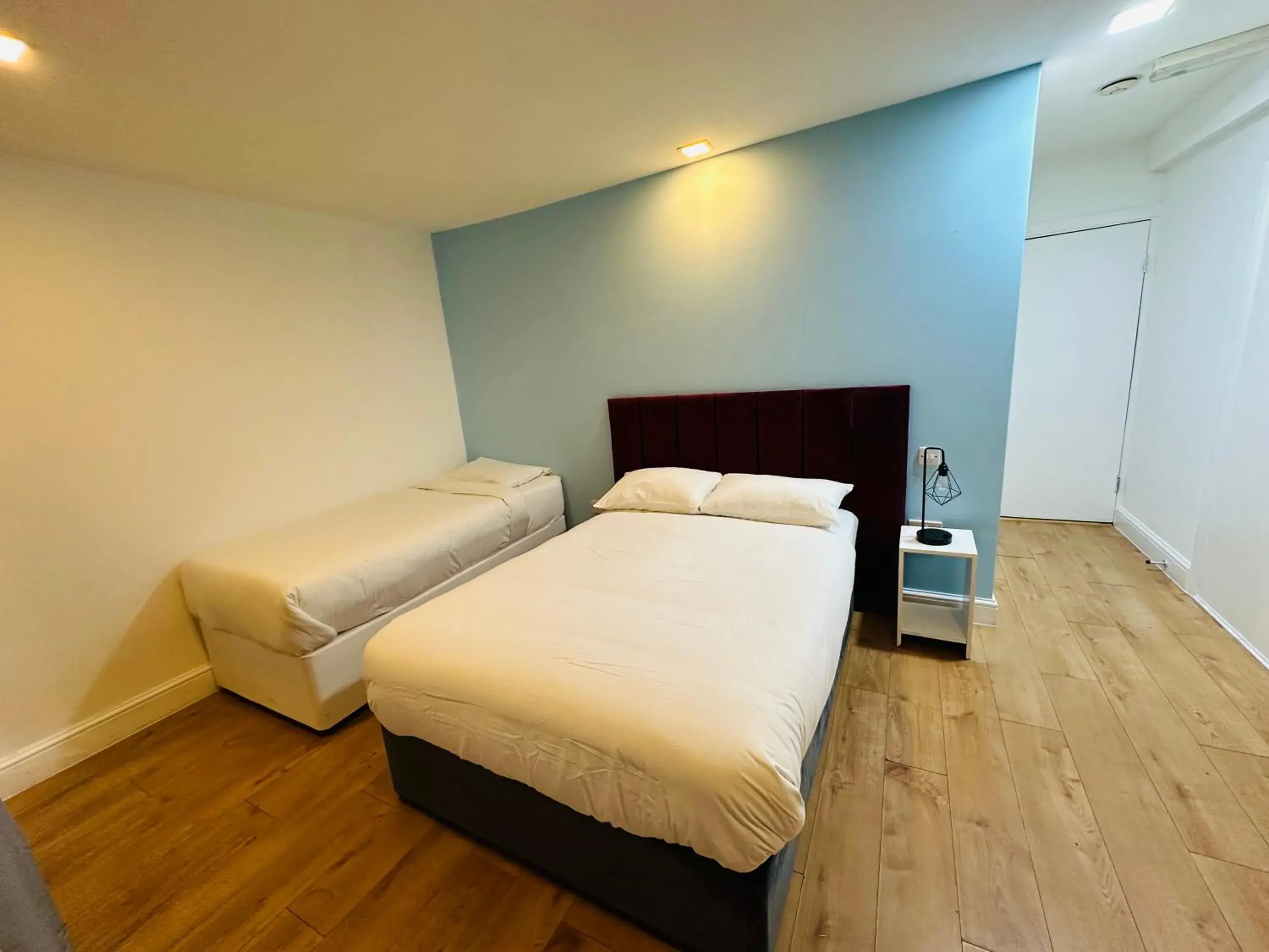 Family Room with Private Bathroom in Private Boutique Apartments London Family Room with Private Bathroom in Private Boutique Apartments London