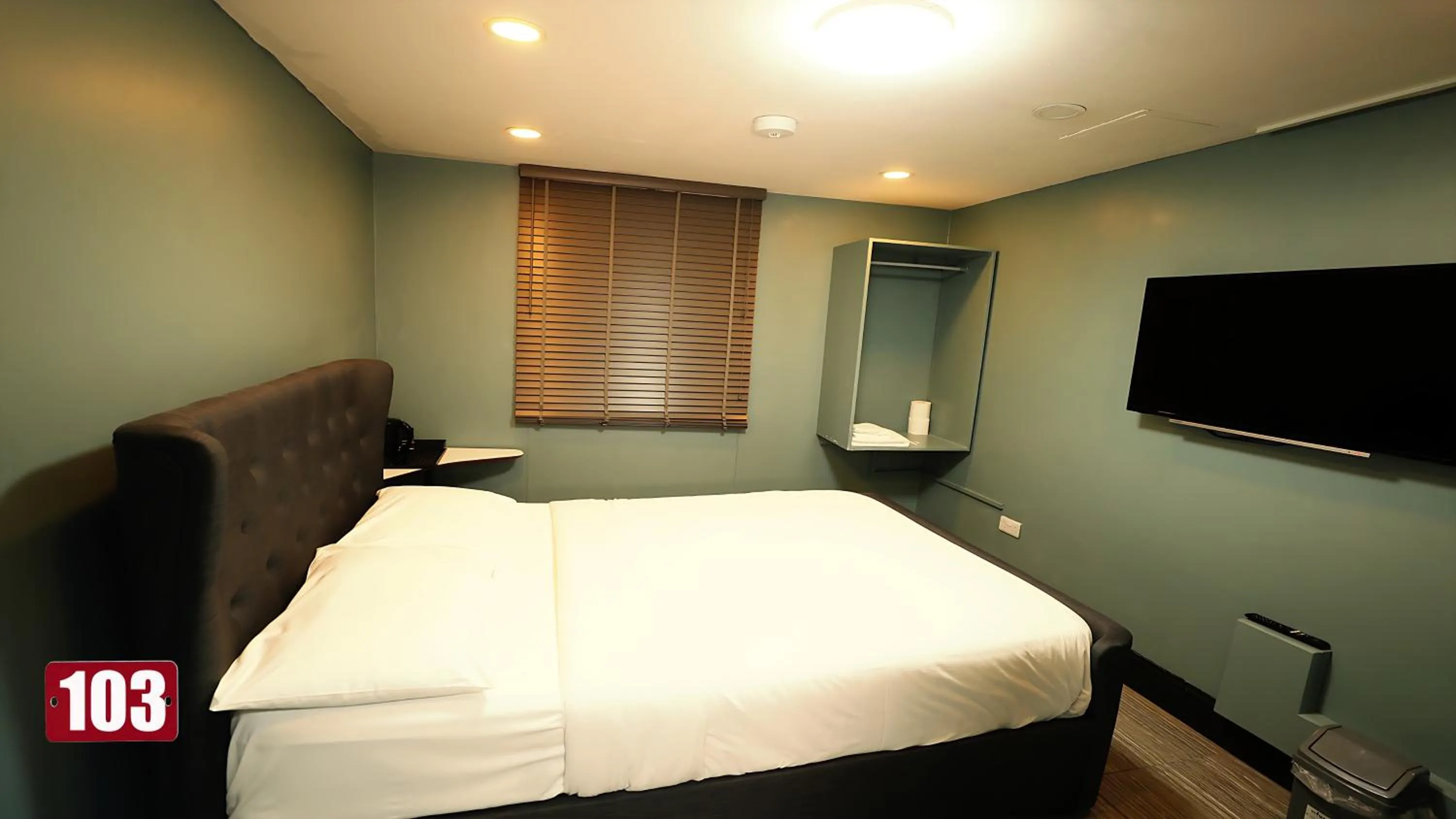 Photo of the whole room, Bed in Private Boutique Apartments London