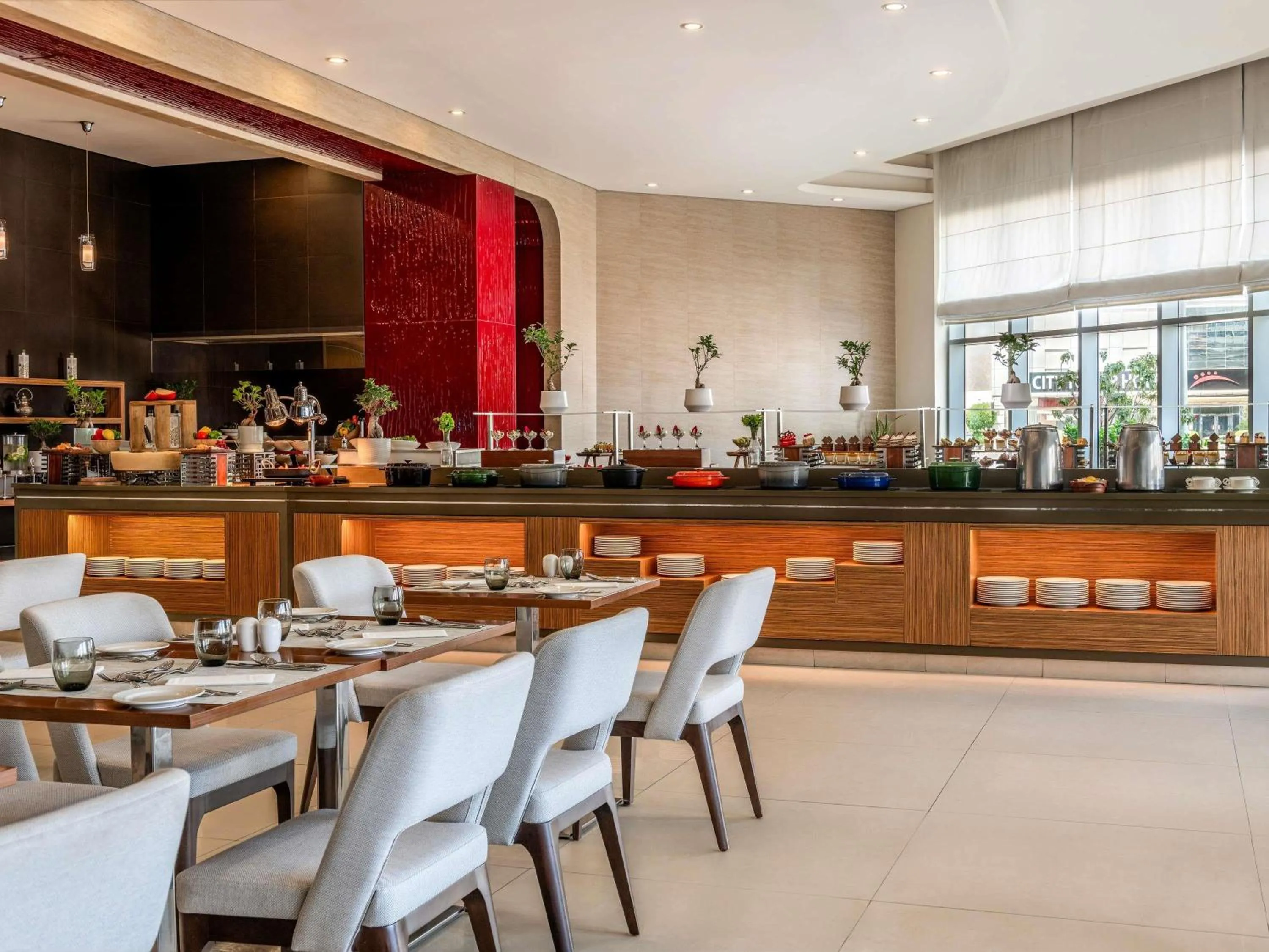 Restaurant/places to eat in Aparthotel Adagio Fujairah